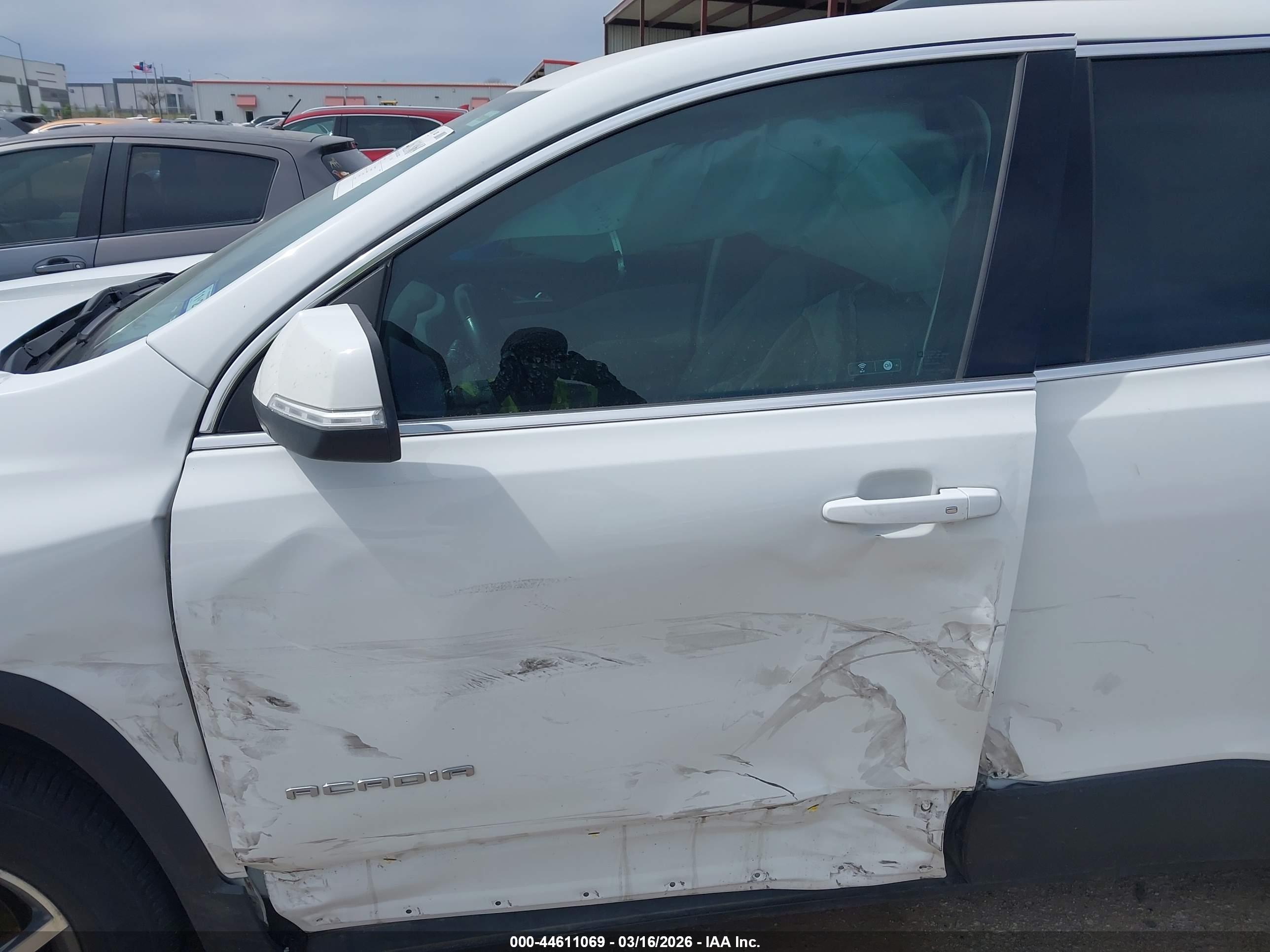 GMC ACADIA image 6