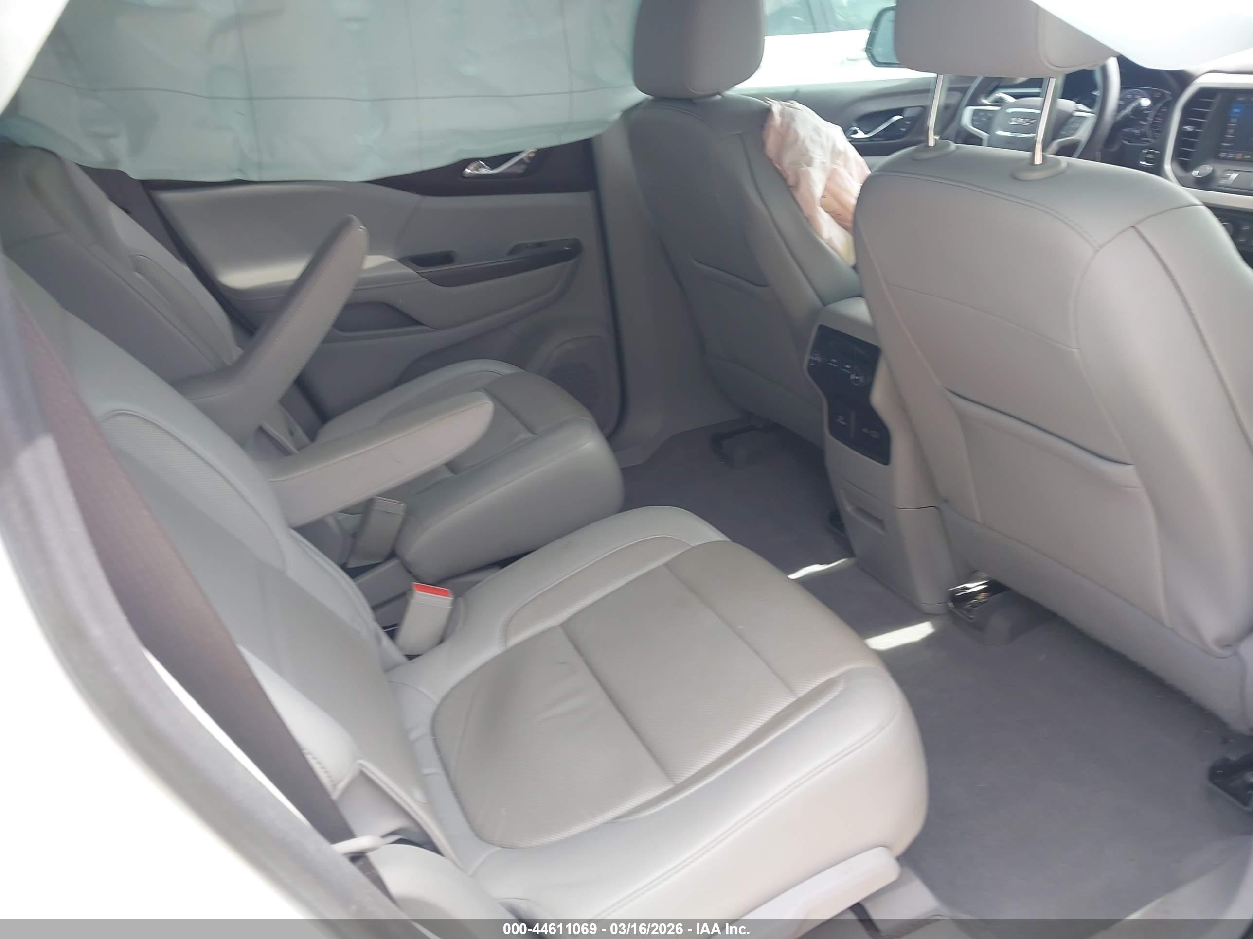 GMC ACADIA image 8