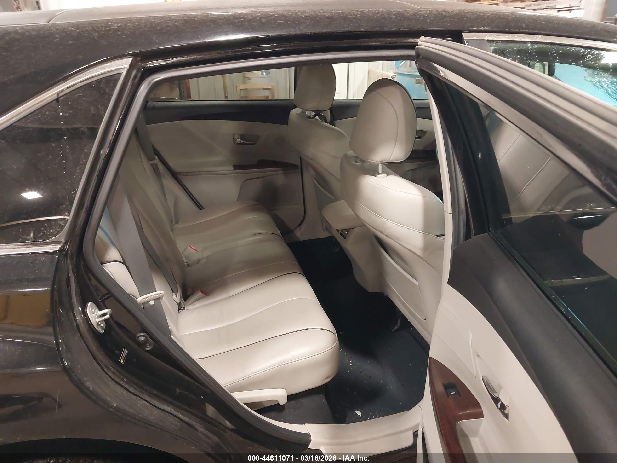 TOYOTA VENZA image 8