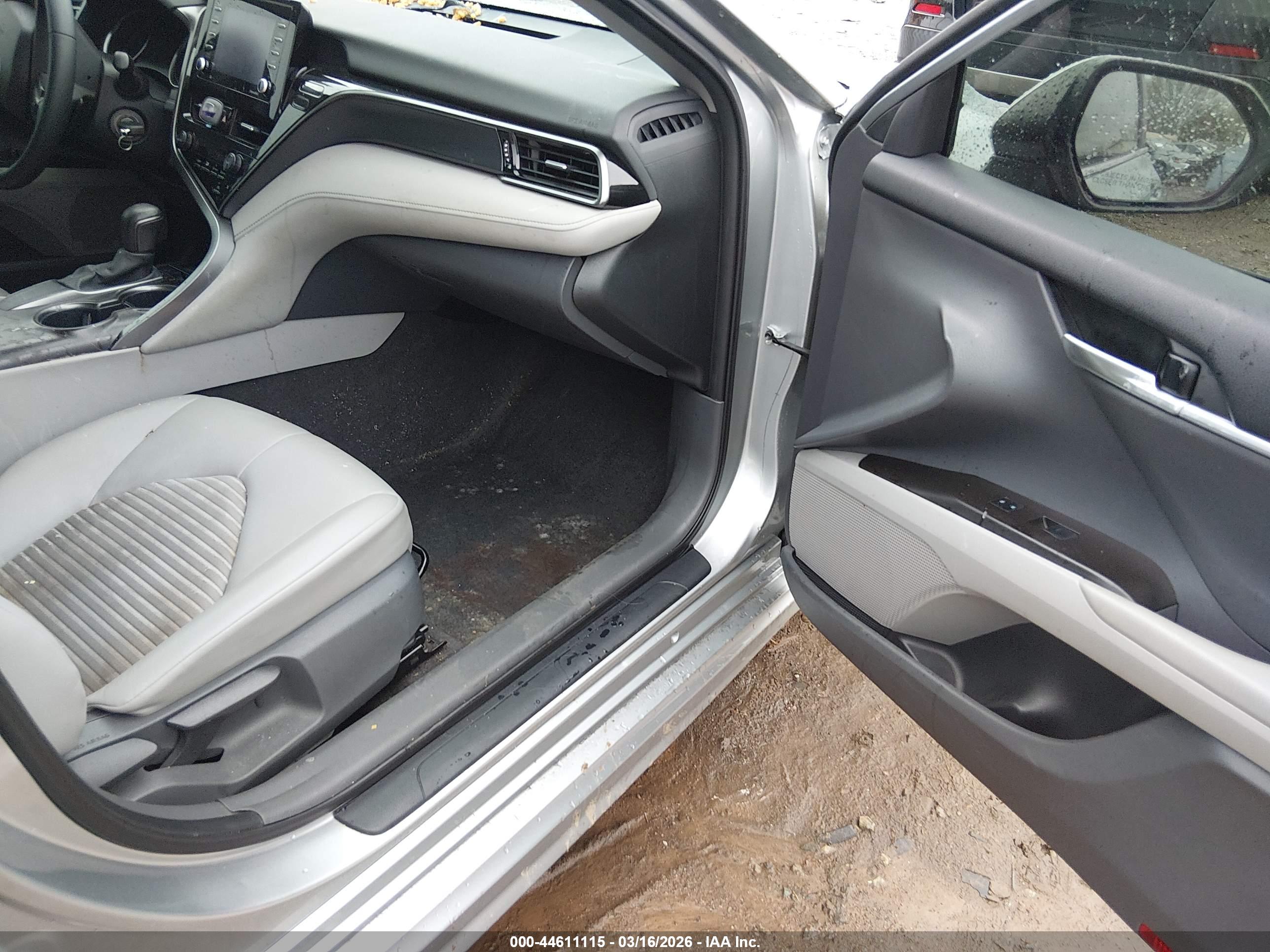 TOYOTA CAMRY image 5