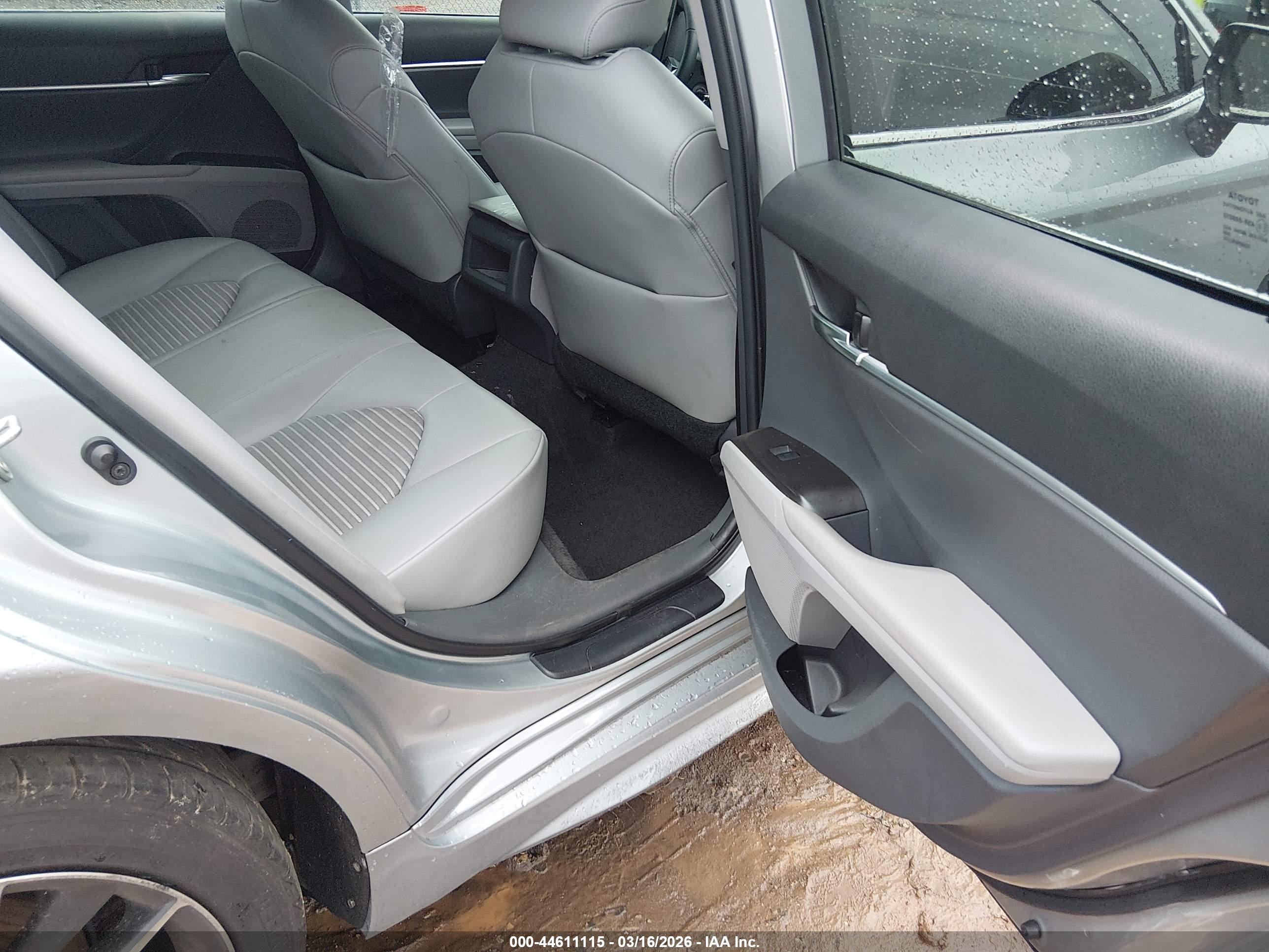 TOYOTA CAMRY image 8