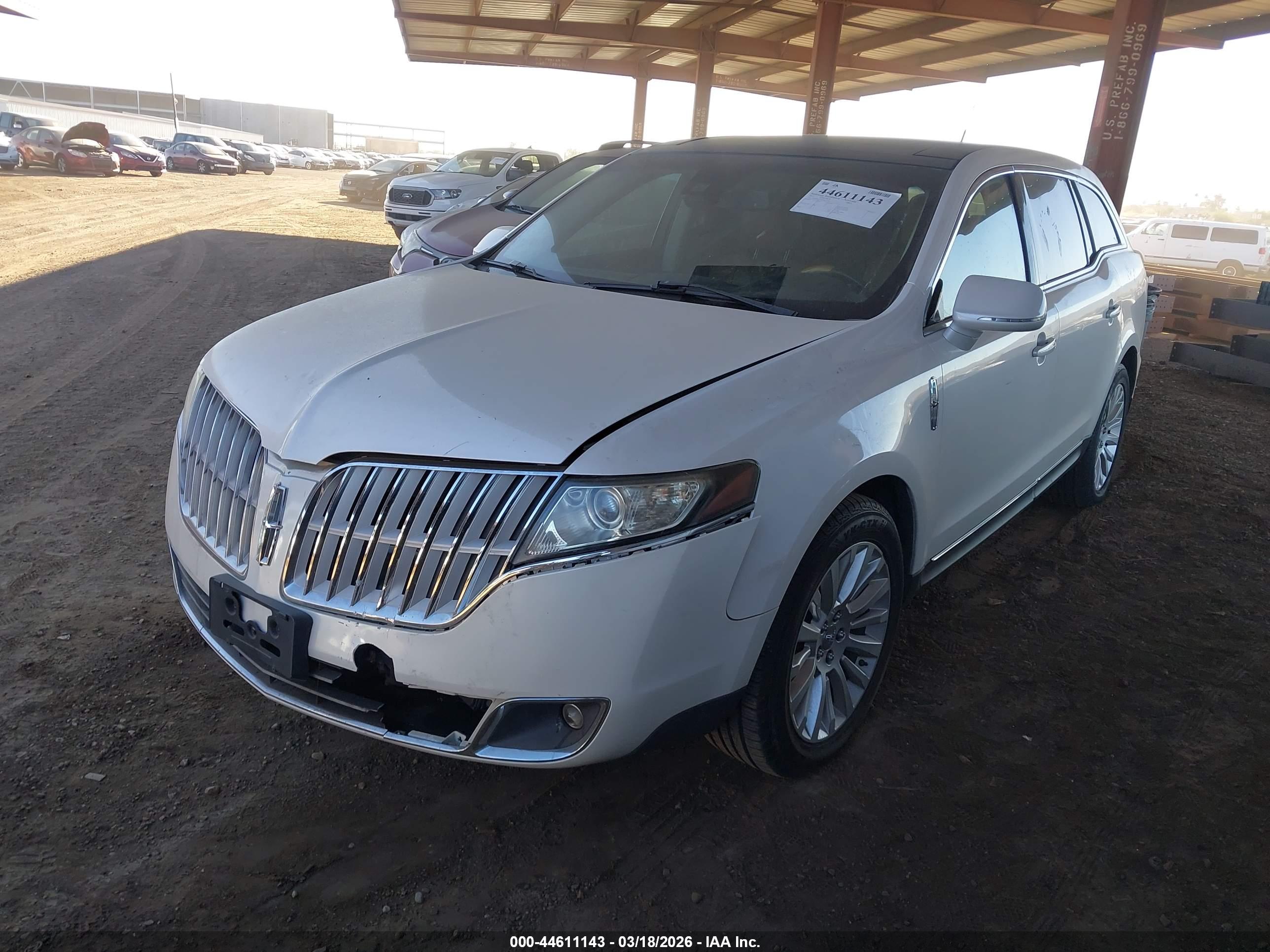 LINCOLN MKT image 2