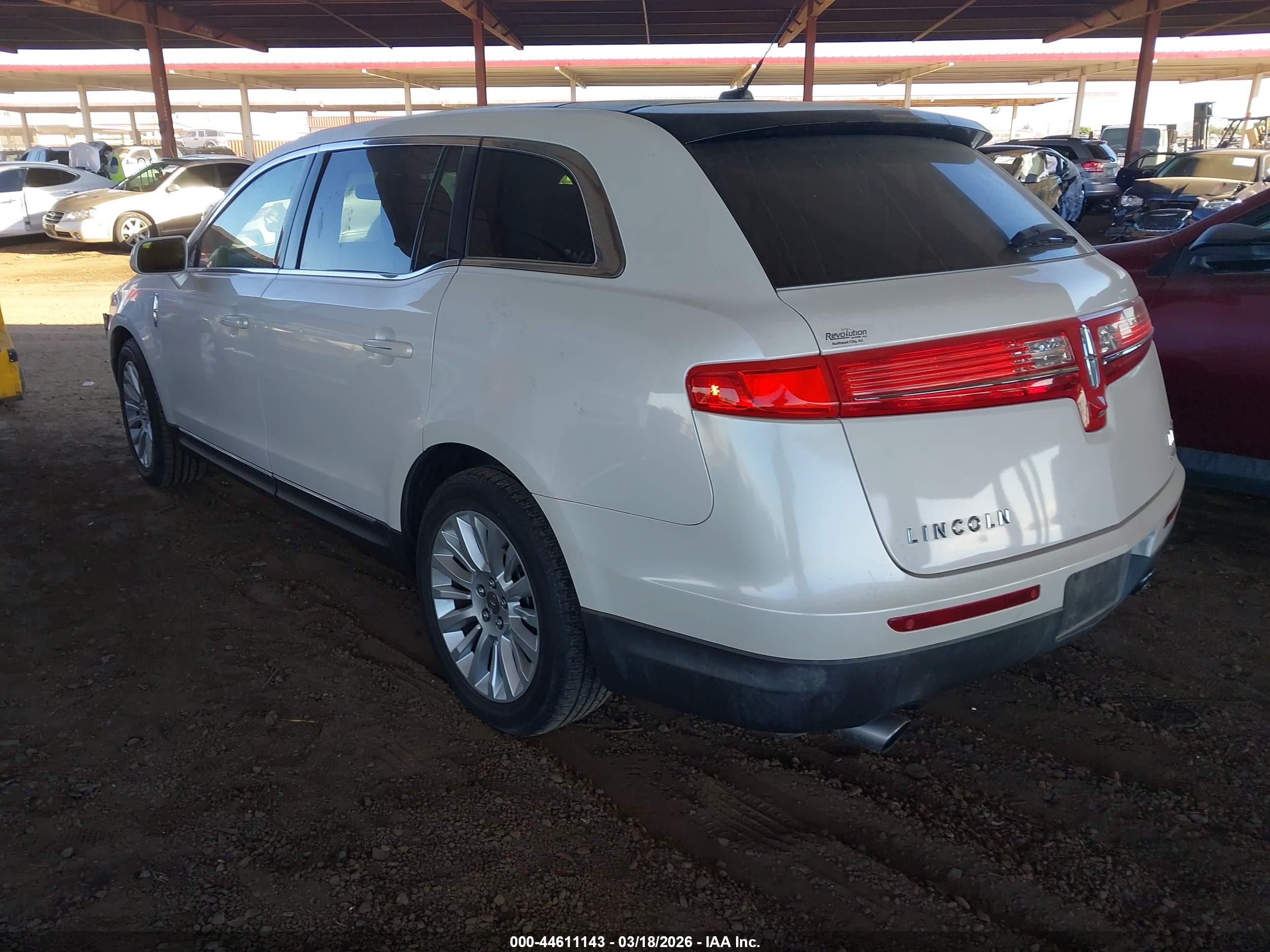 LINCOLN MKT image 3