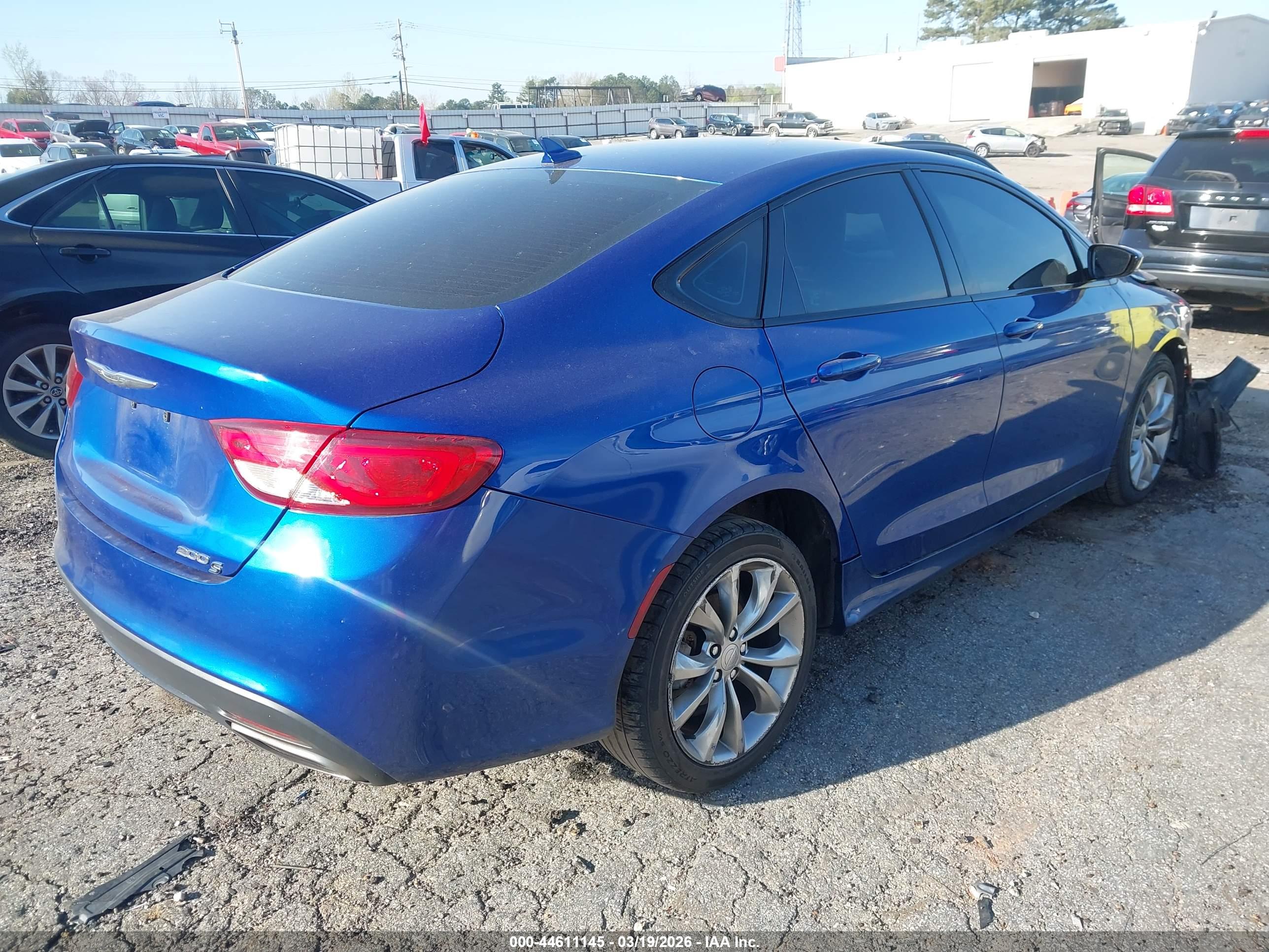 CHRYSLER 200 image 4