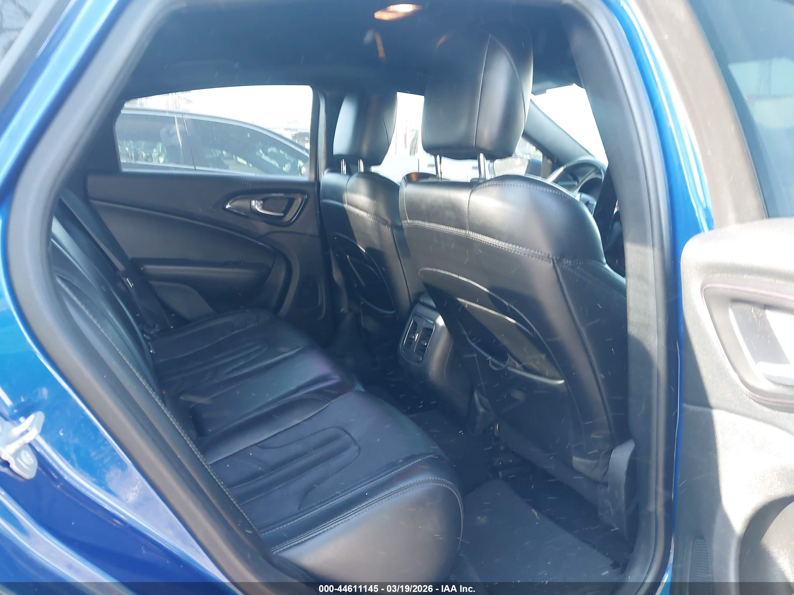 CHRYSLER 200 image 8