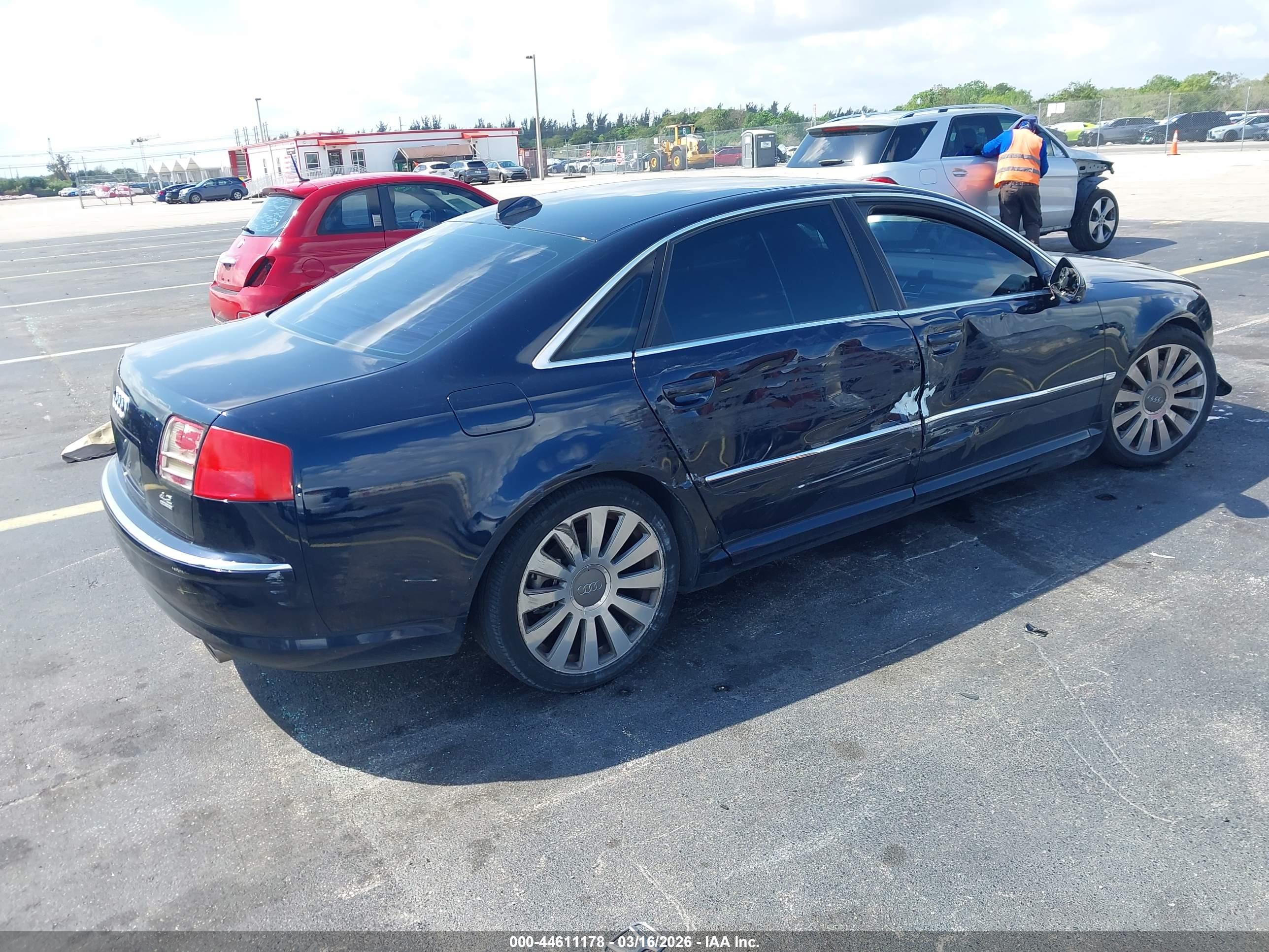 AUDI A8 image 4