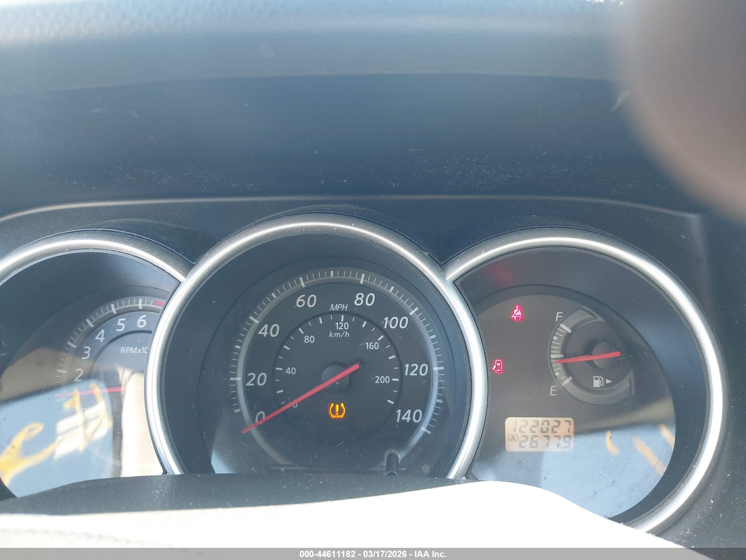 NISSAN VERSA image 7