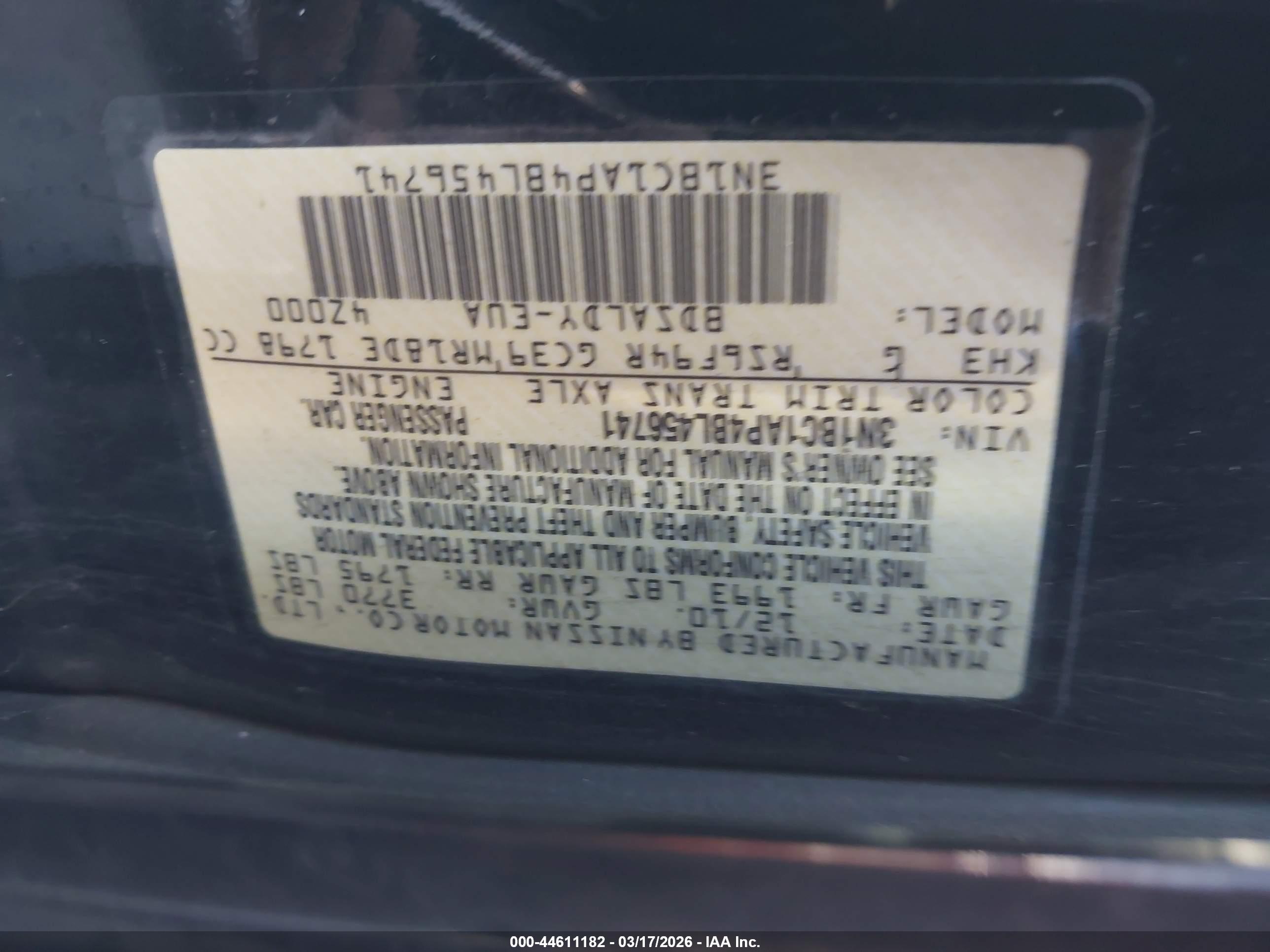 NISSAN VERSA image 9