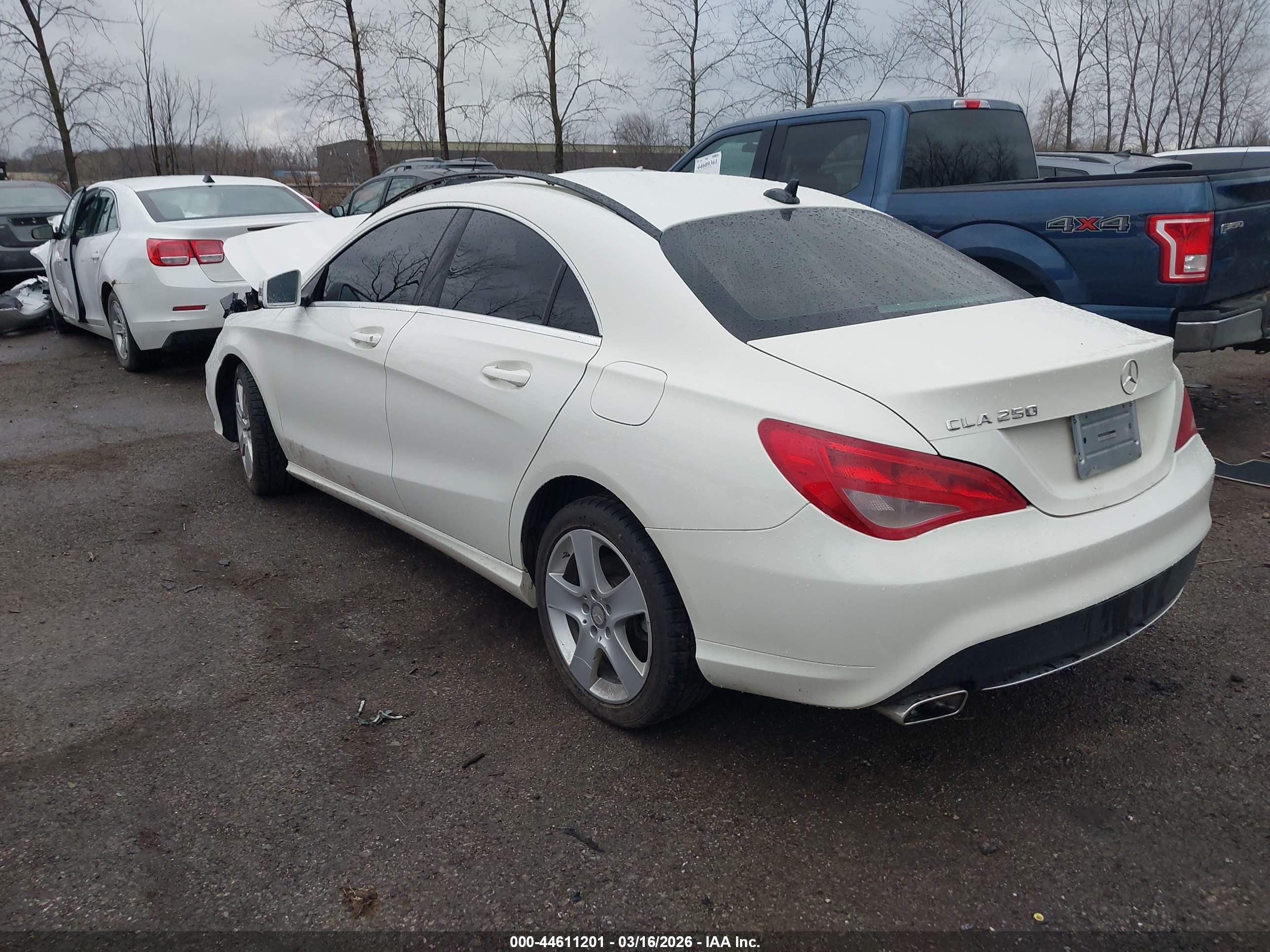 MERCEDES-BENZ CLA image 3