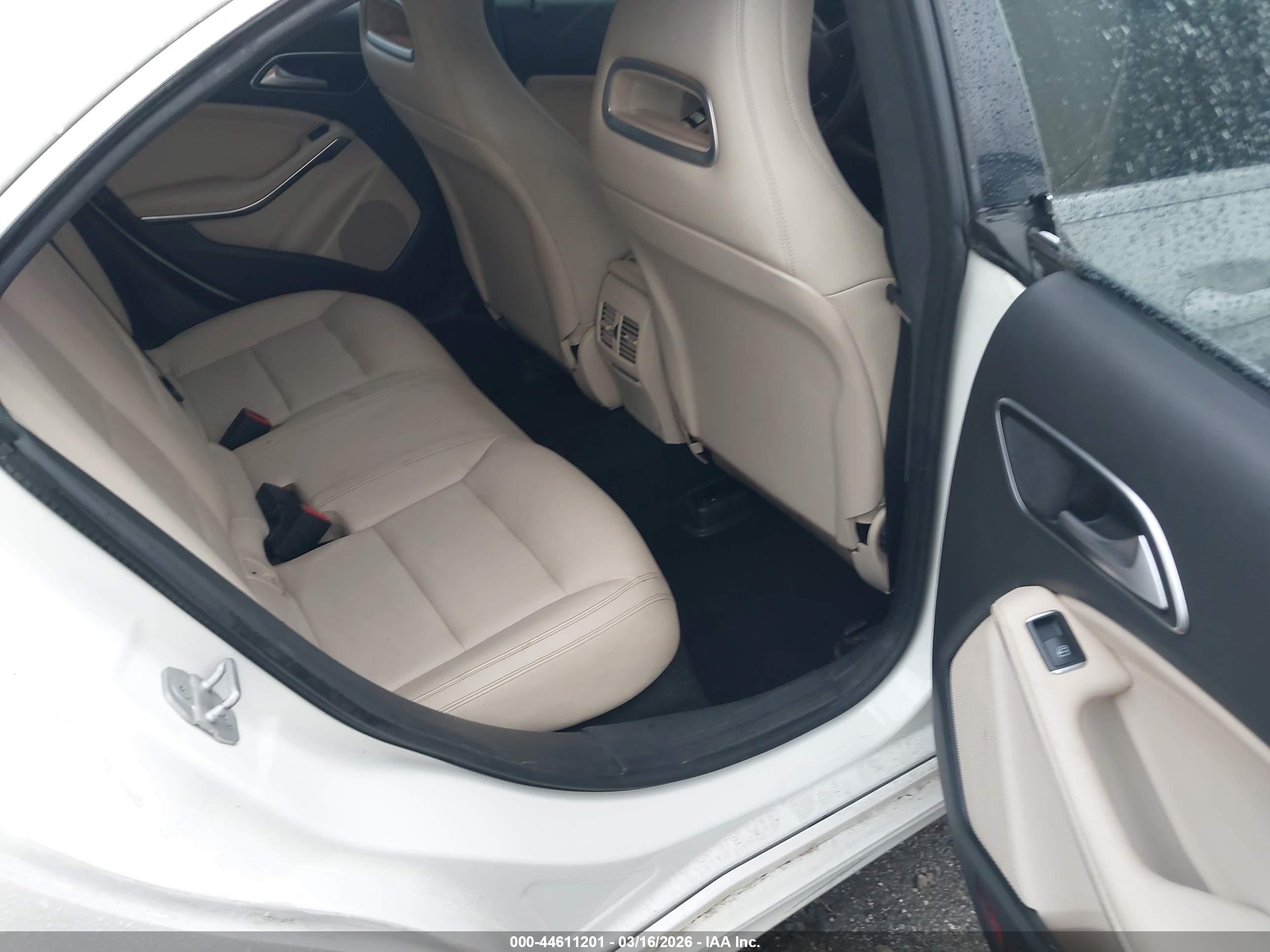 MERCEDES-BENZ CLA image 8