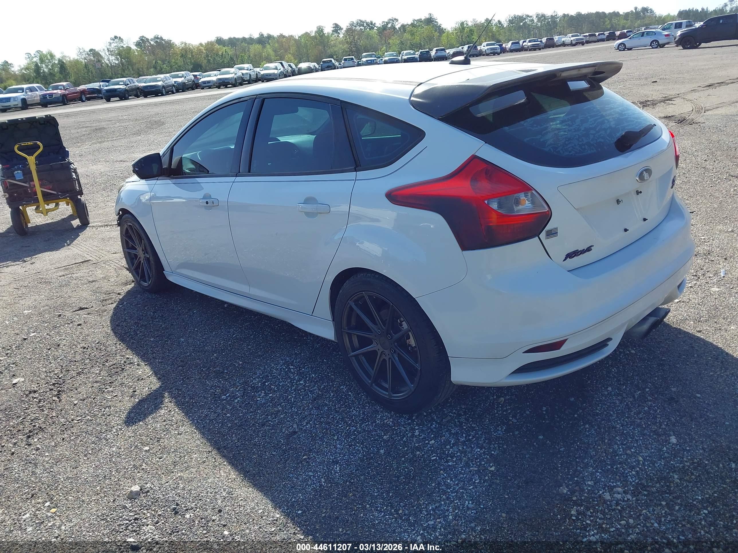 FORD FOCUS image 3