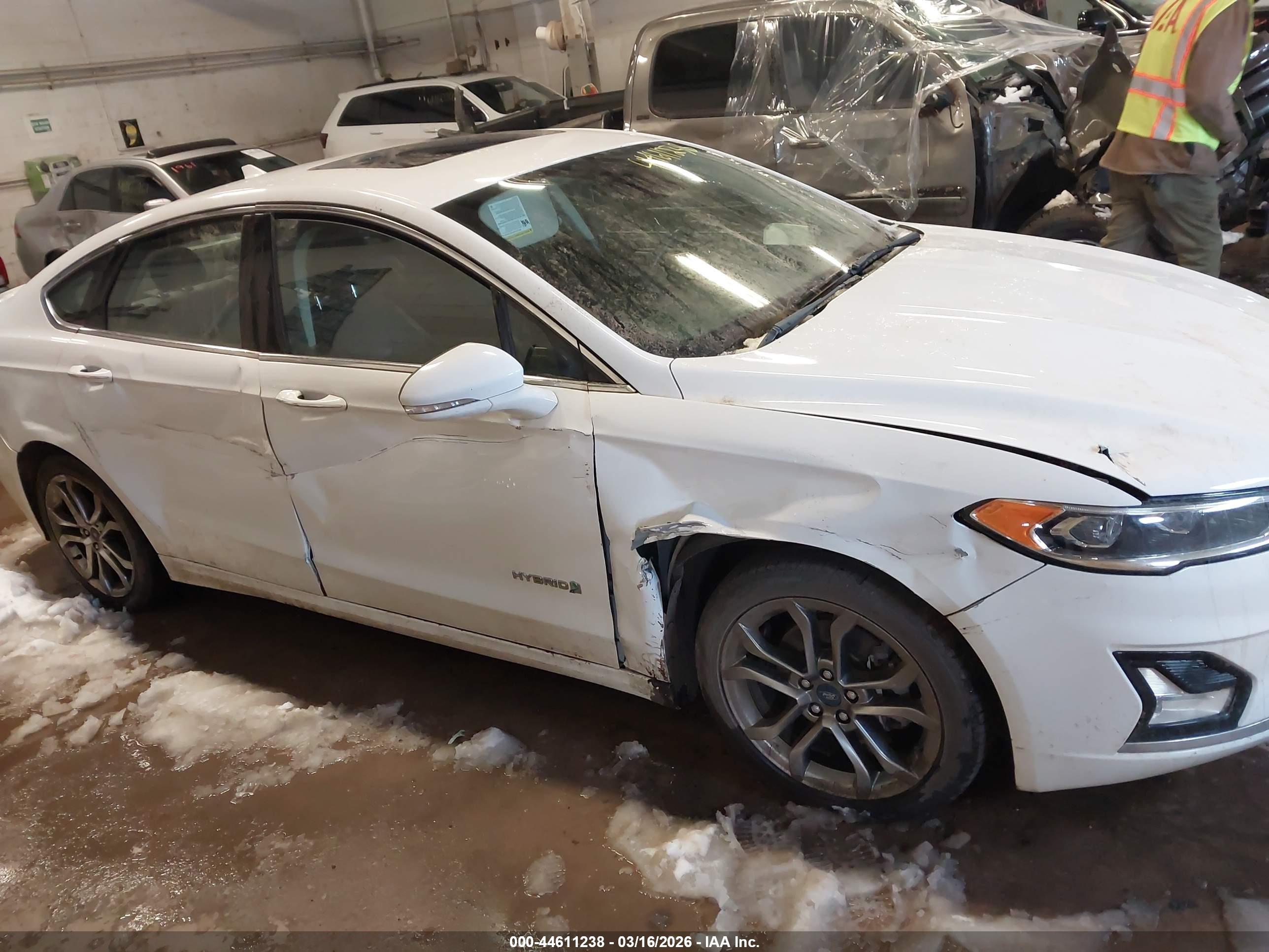 FORD FUSION image 6