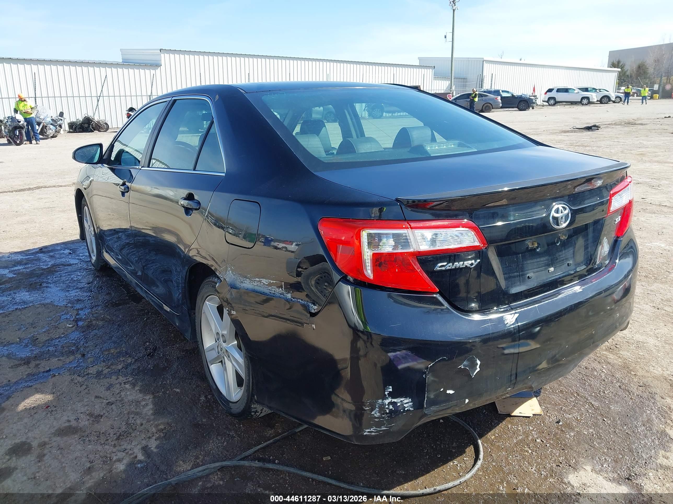 TOYOTA CAMRY image 3