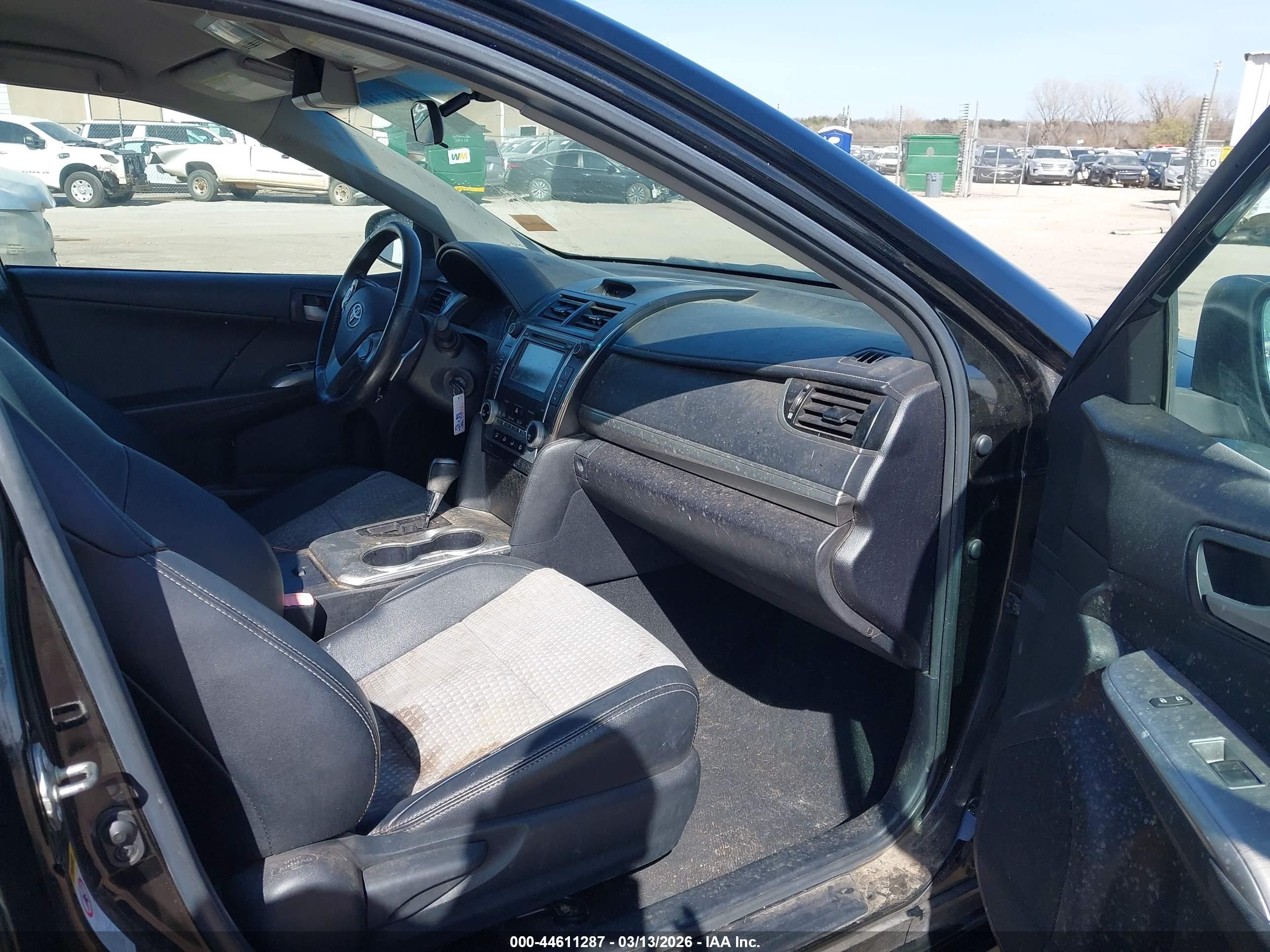TOYOTA CAMRY image 5