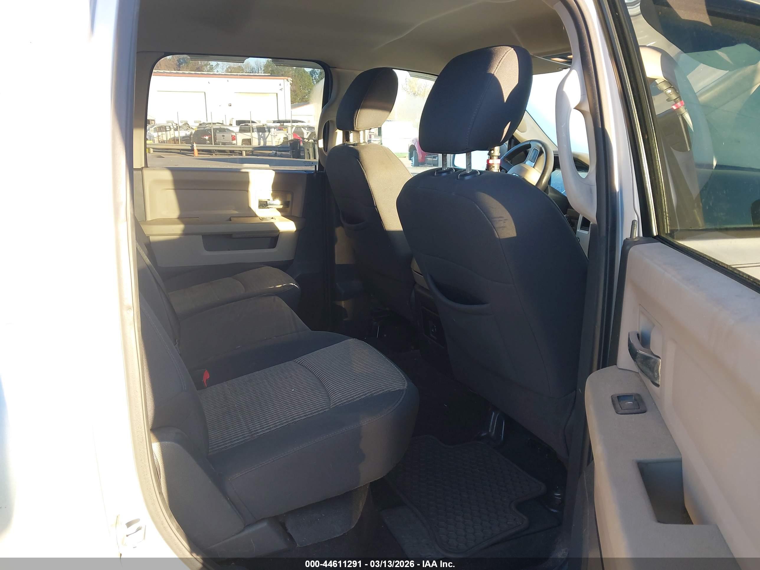 DODGE RAM image 8