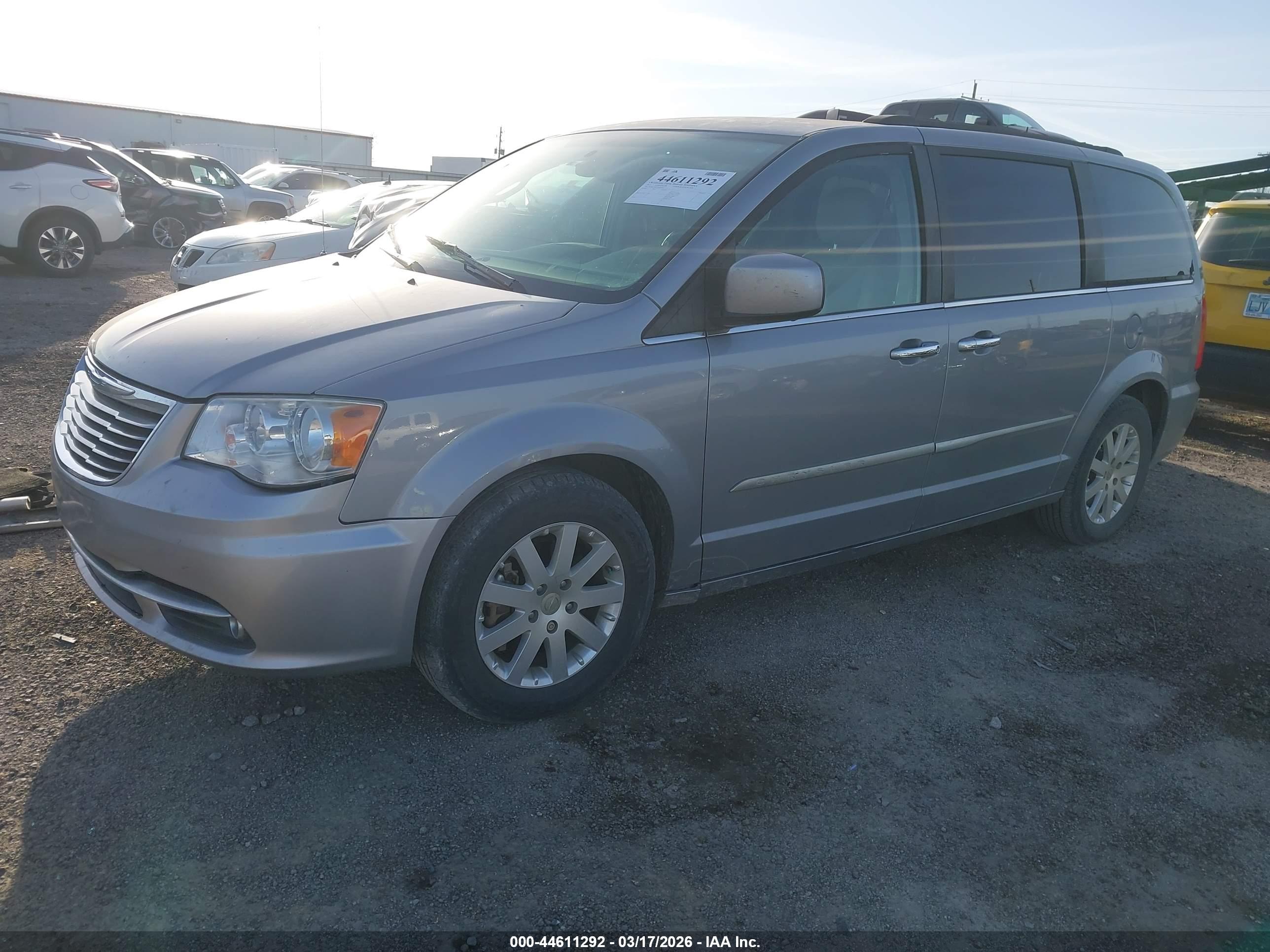 CHRYSLER TOWN image 2