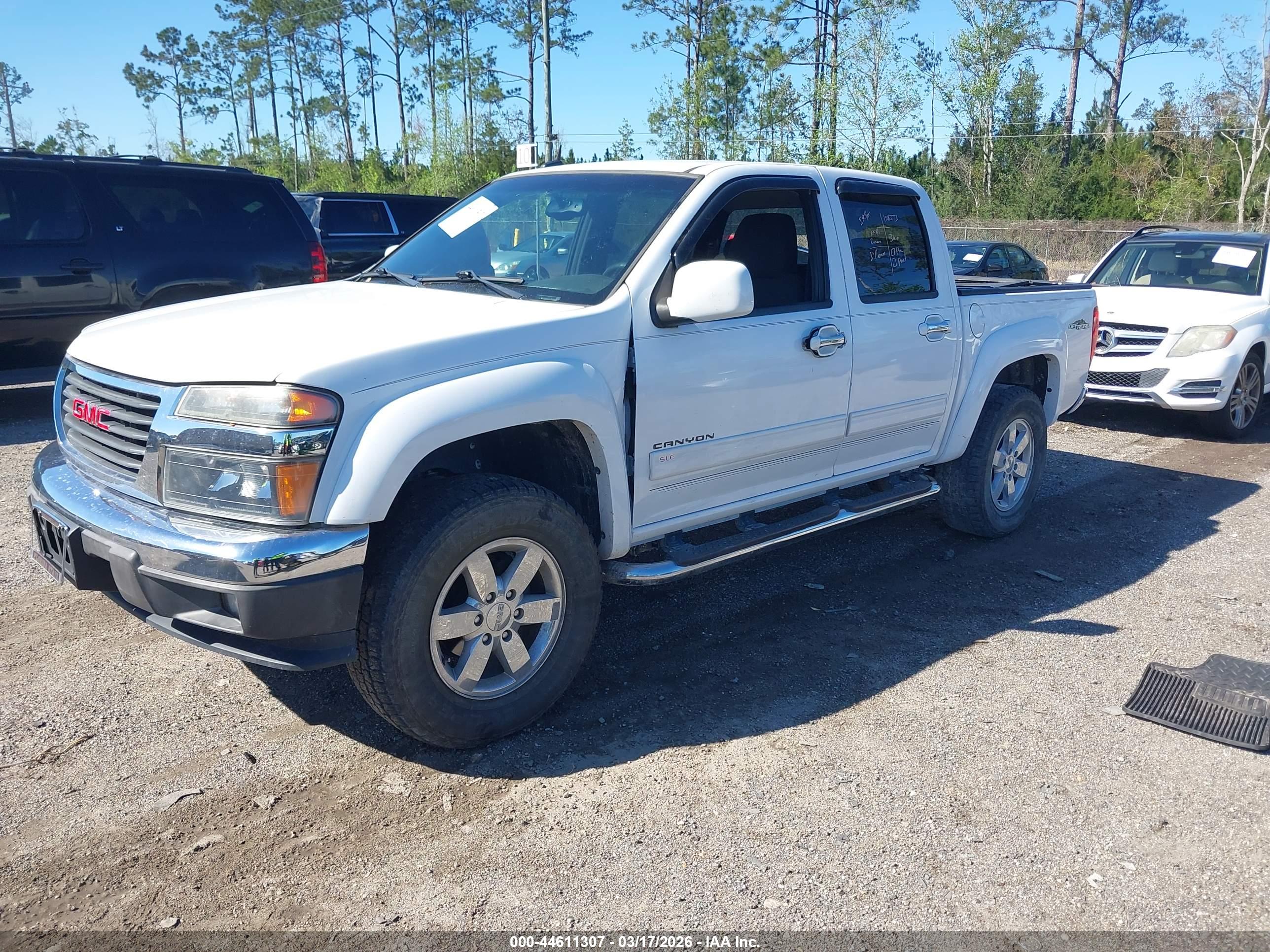 GMC CANYON image 2