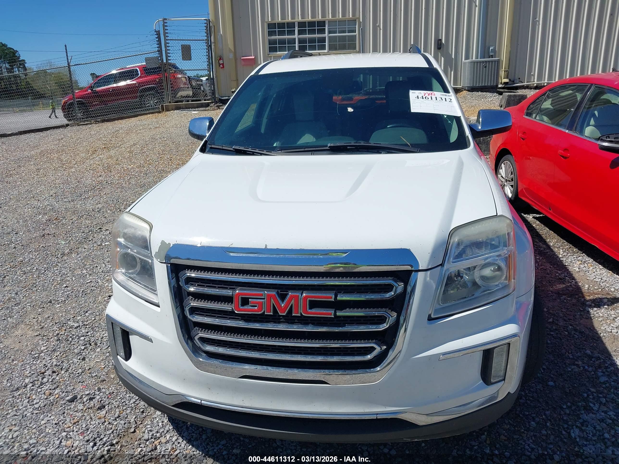 GMC TERRAIN image 6