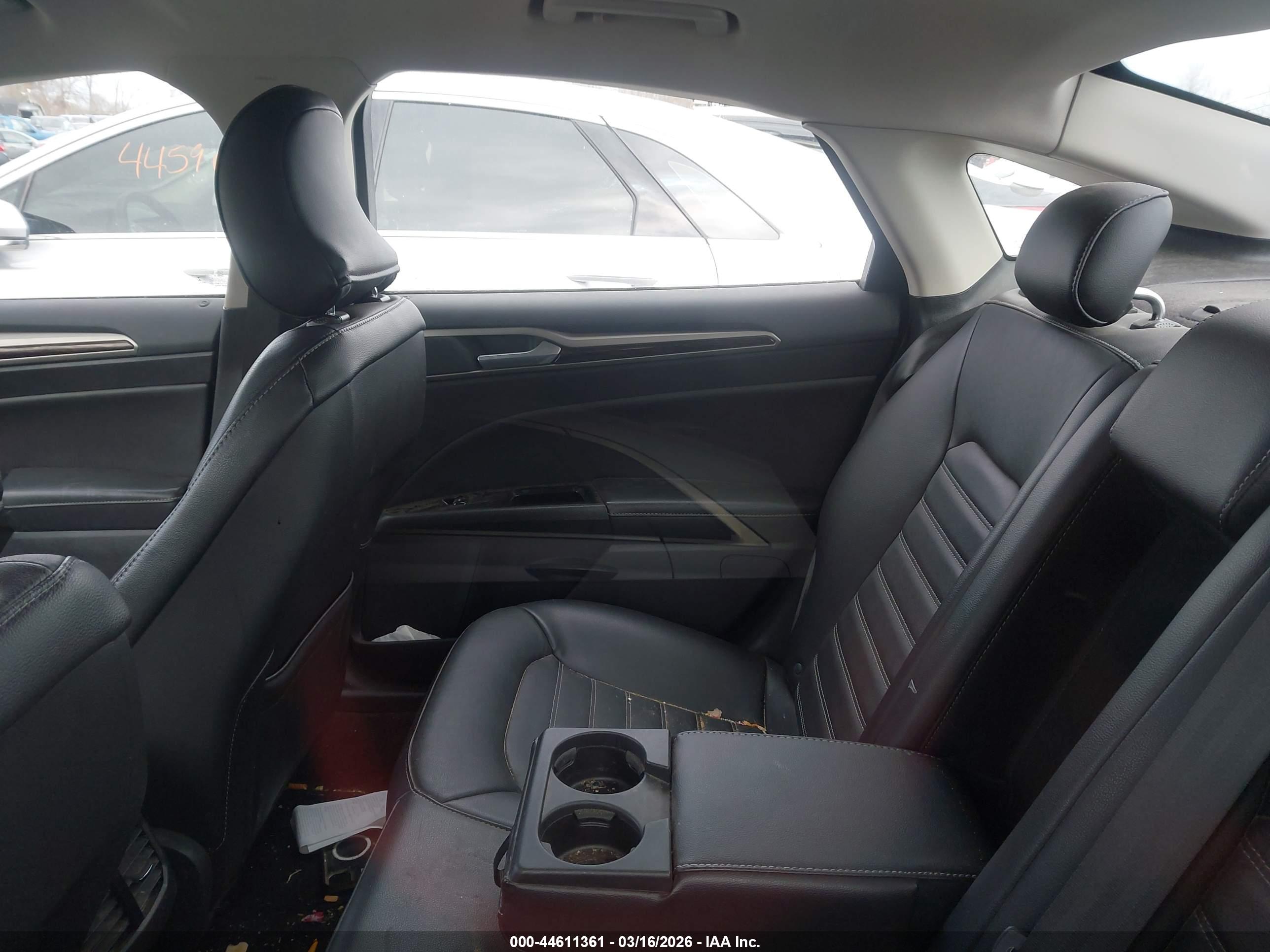 FORD FUSION image 8