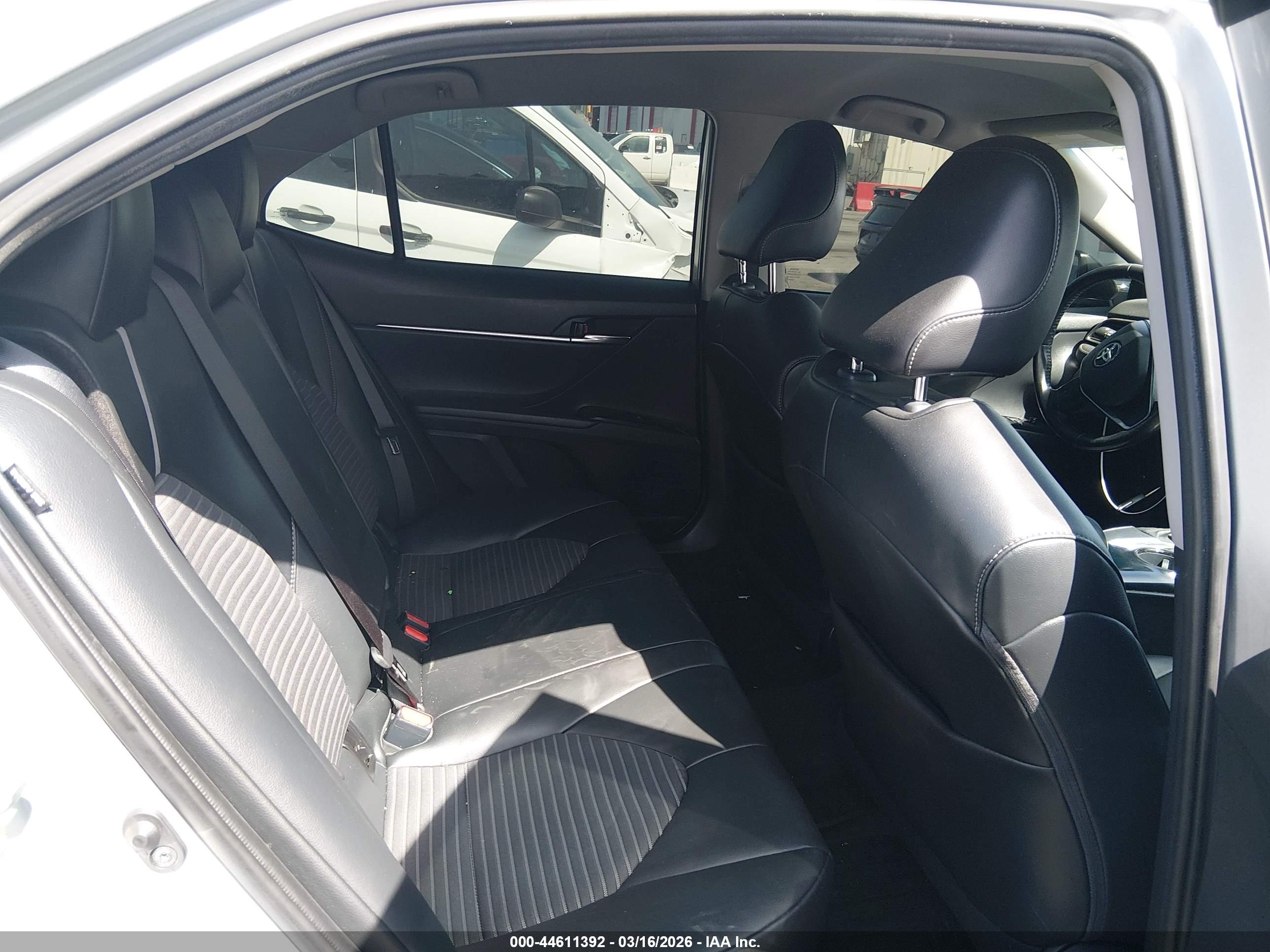 TOYOTA CAMRY image 8
