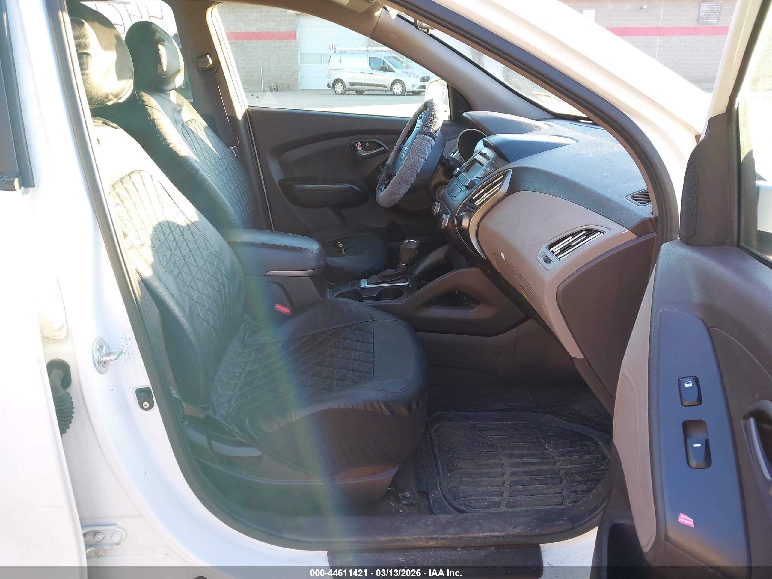 HYUNDAI TUCSON image 5
