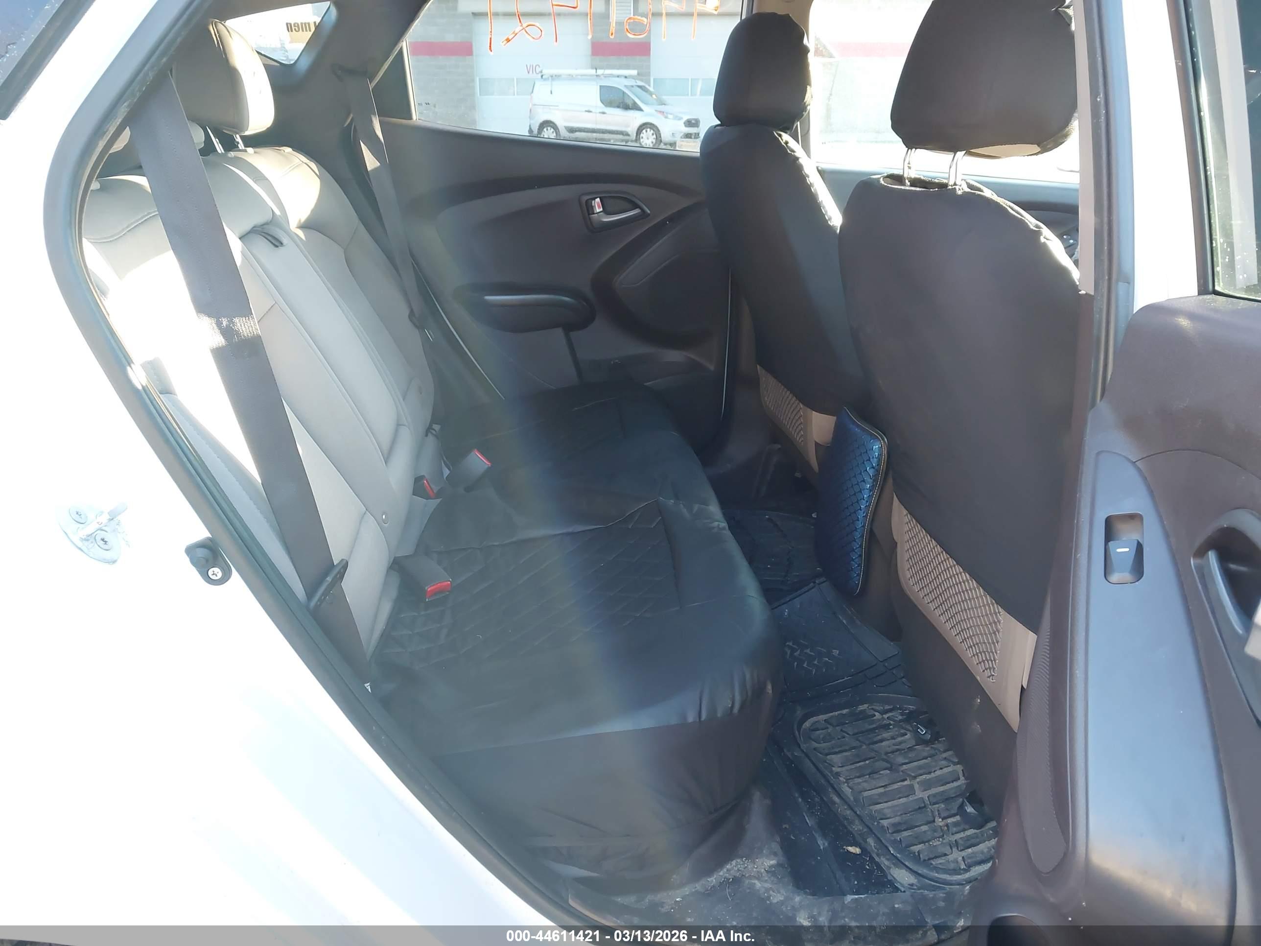 HYUNDAI TUCSON image 8