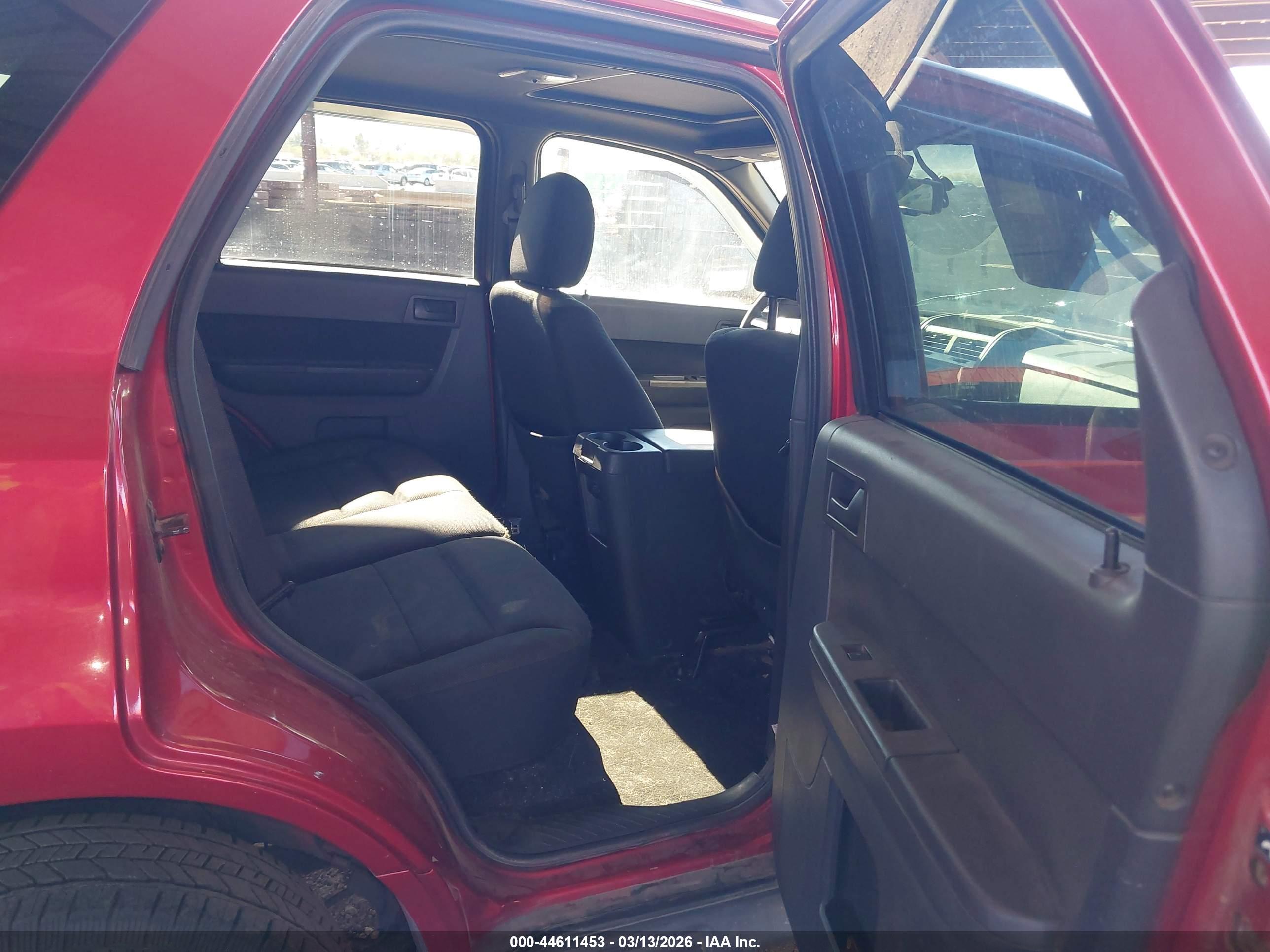 FORD ESCAPE image 8