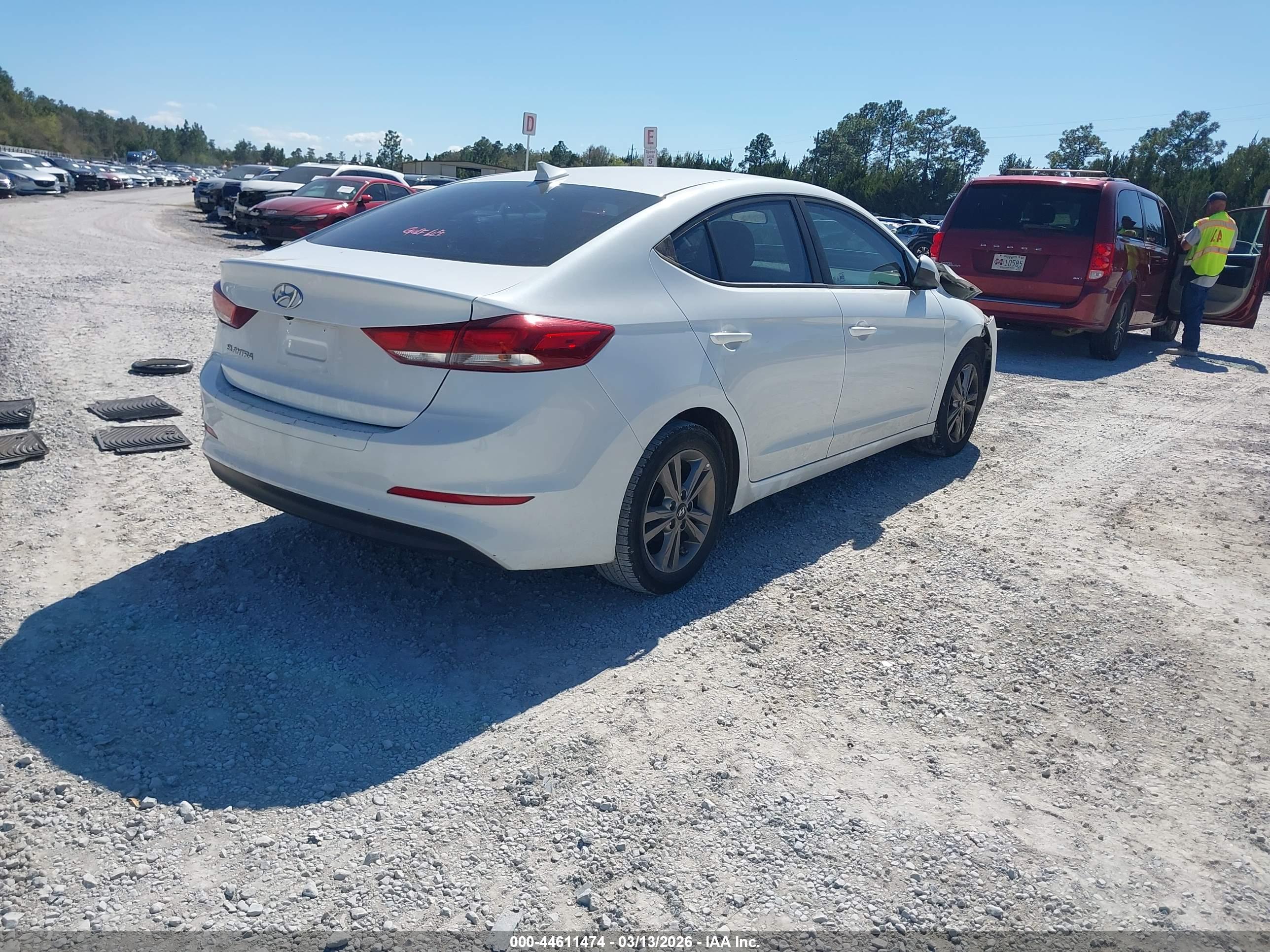 HYUNDAI ELANTRA image 4