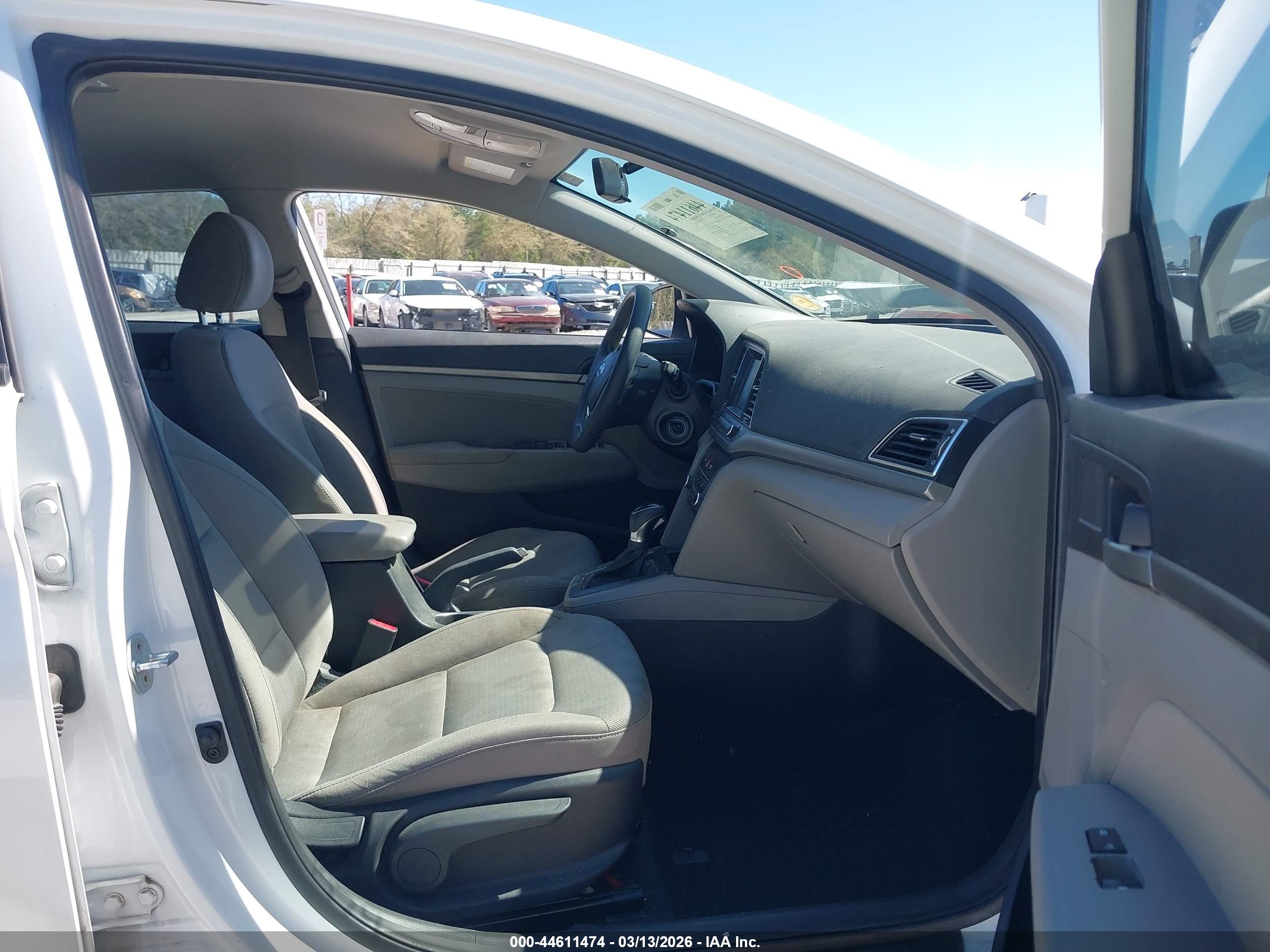 HYUNDAI ELANTRA image 5
