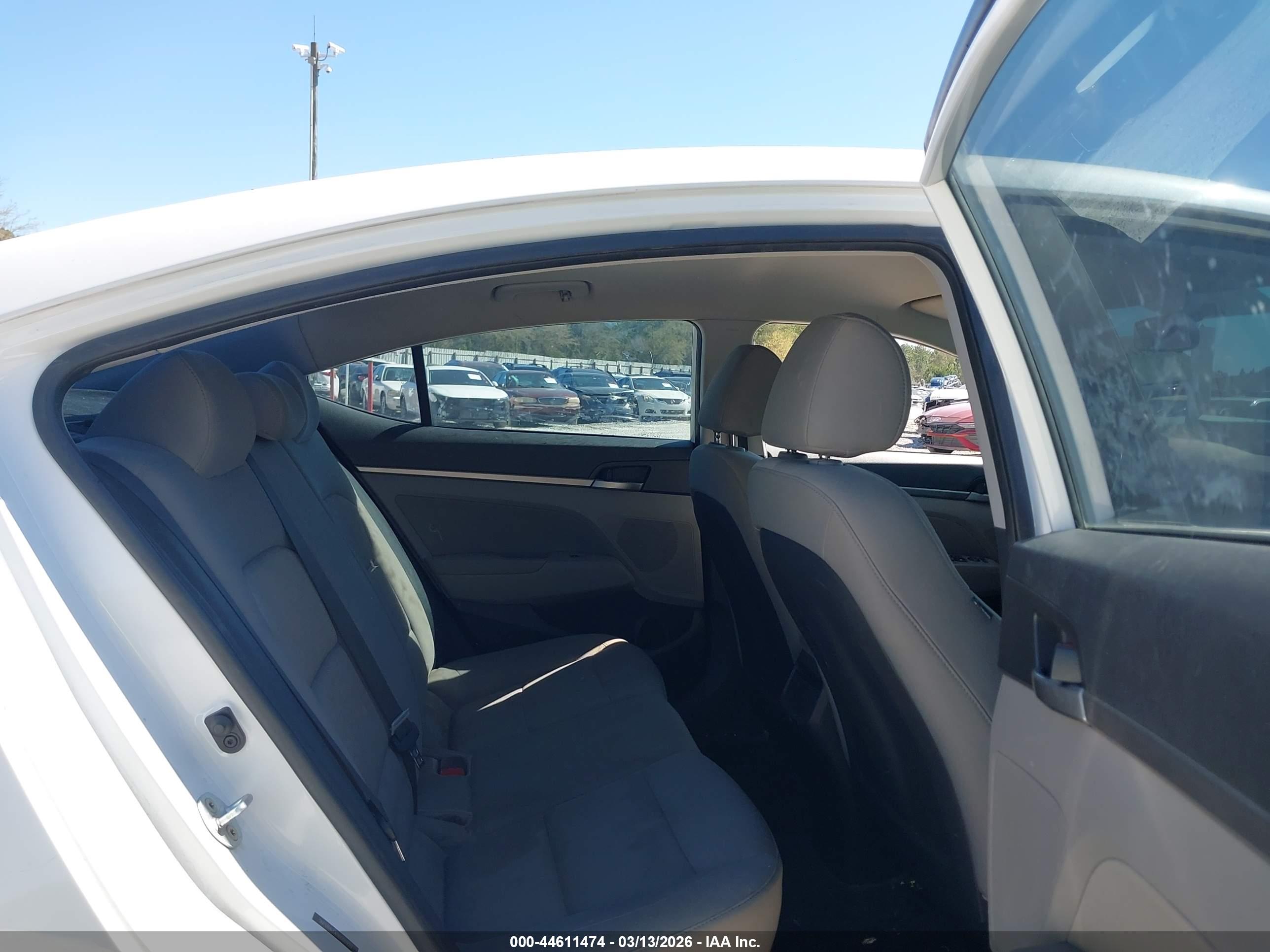 HYUNDAI ELANTRA image 8