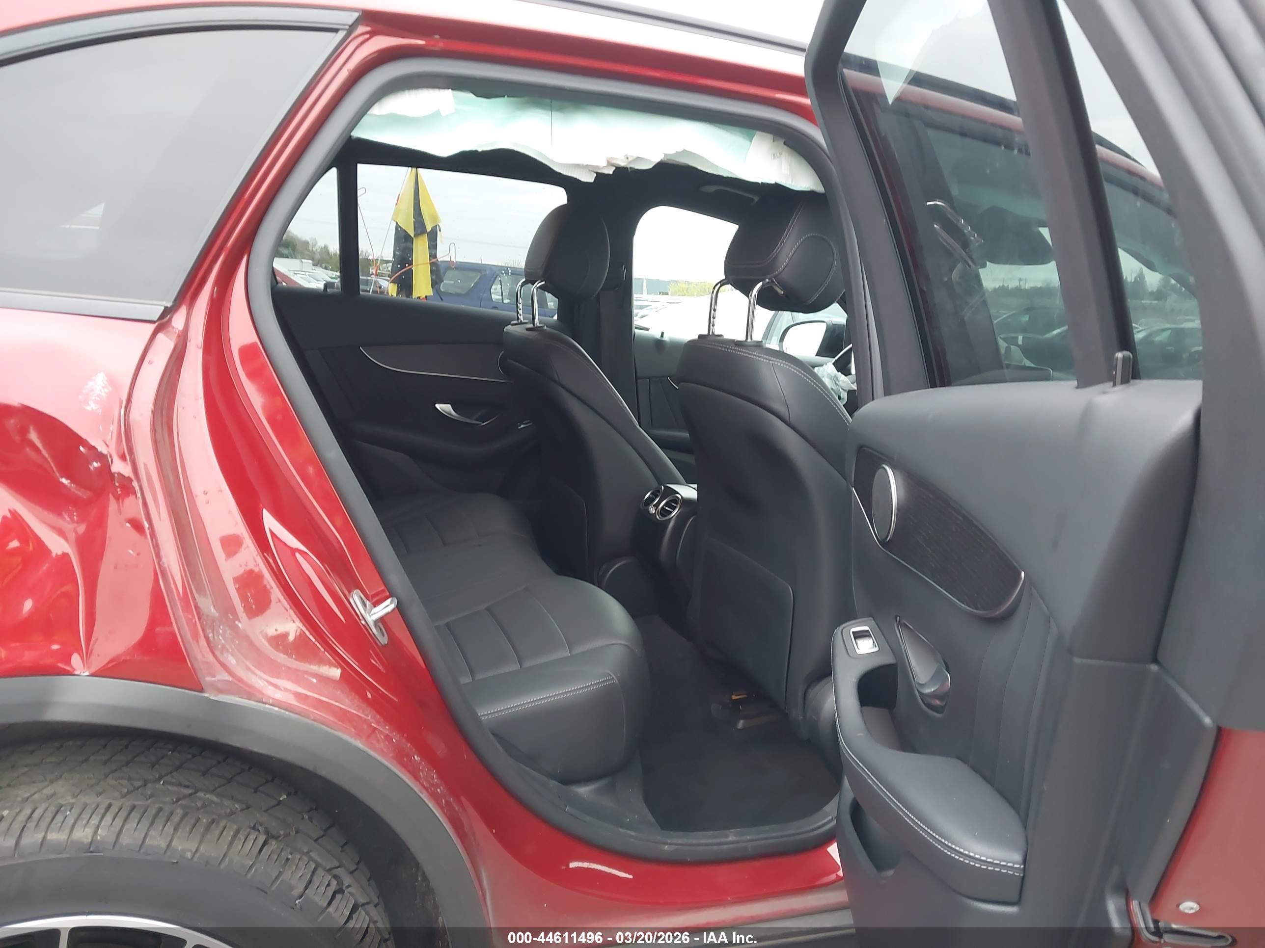 MERCEDES-BENZ GLC image 8