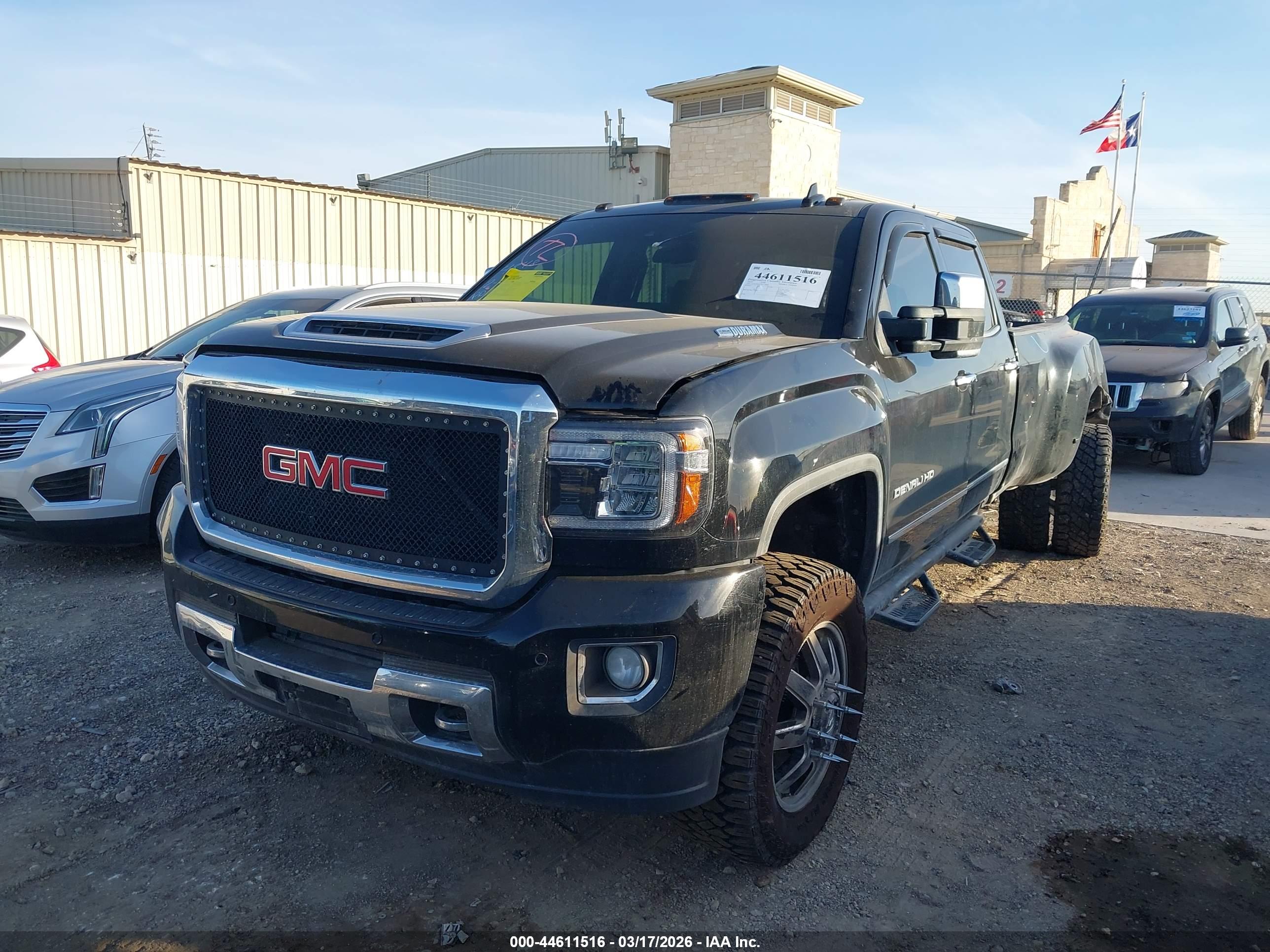 GMC SIERRA image 2
