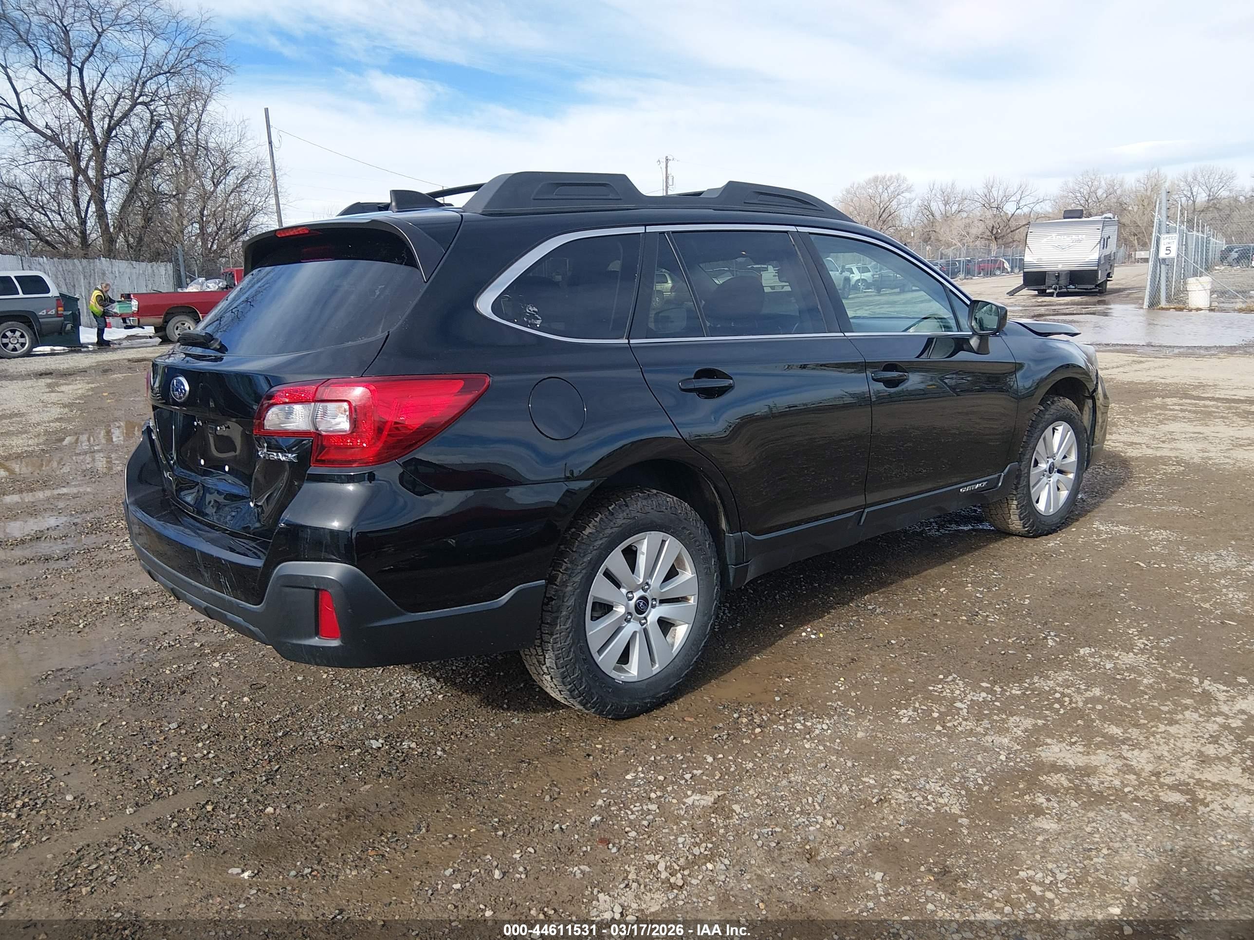 SUBARU OUTBACK image 4