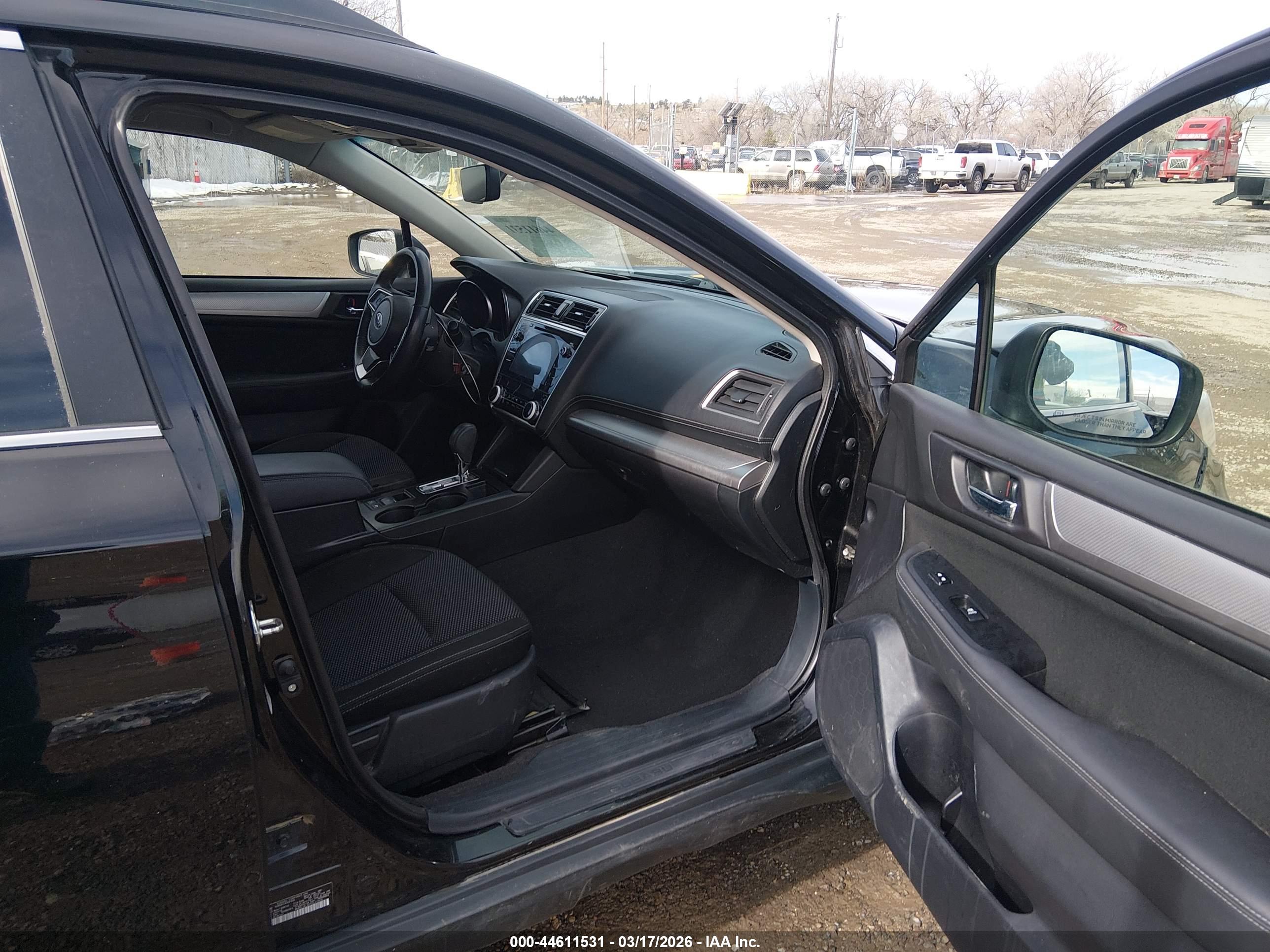 SUBARU OUTBACK image 5