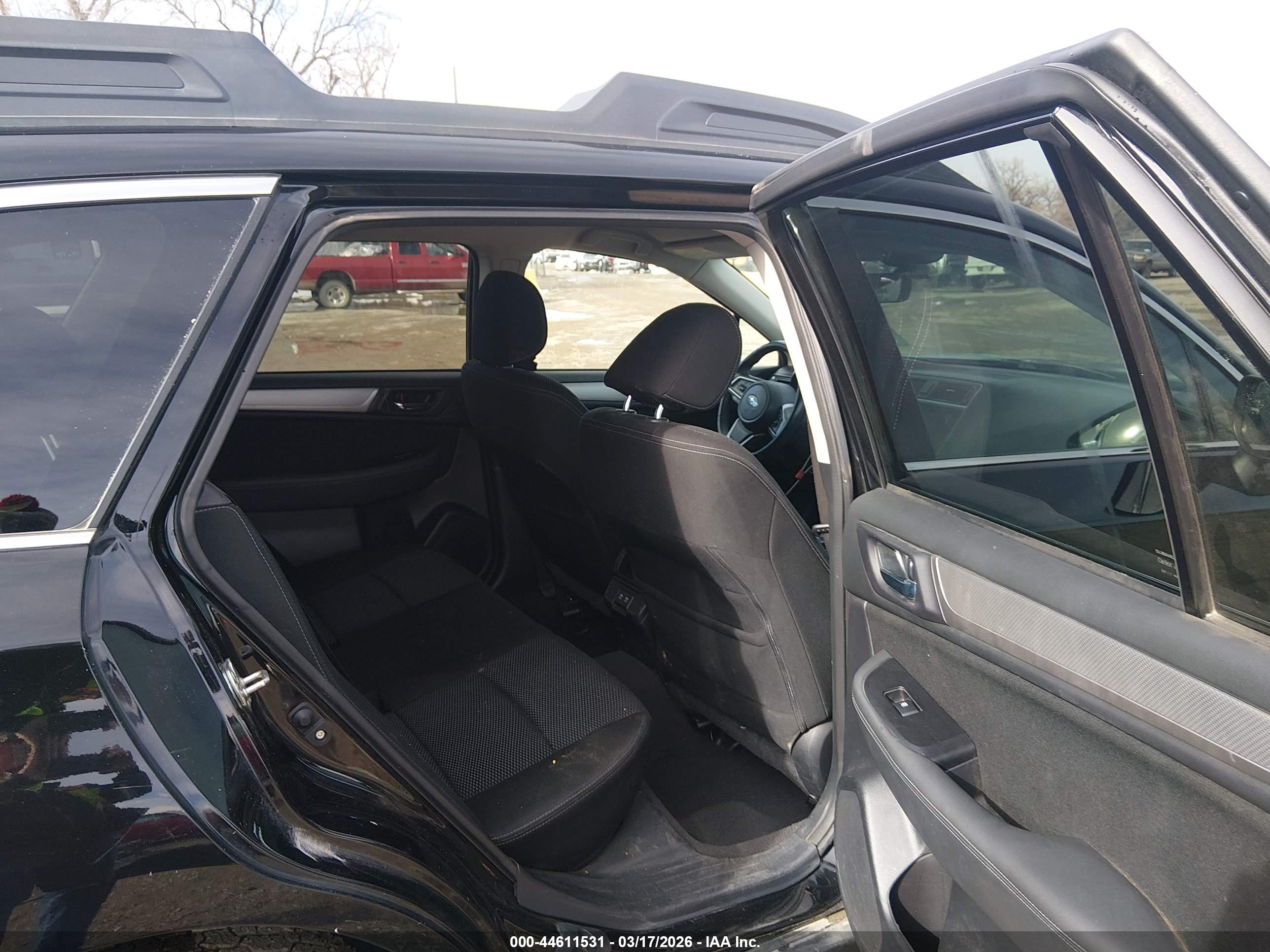 SUBARU OUTBACK image 8