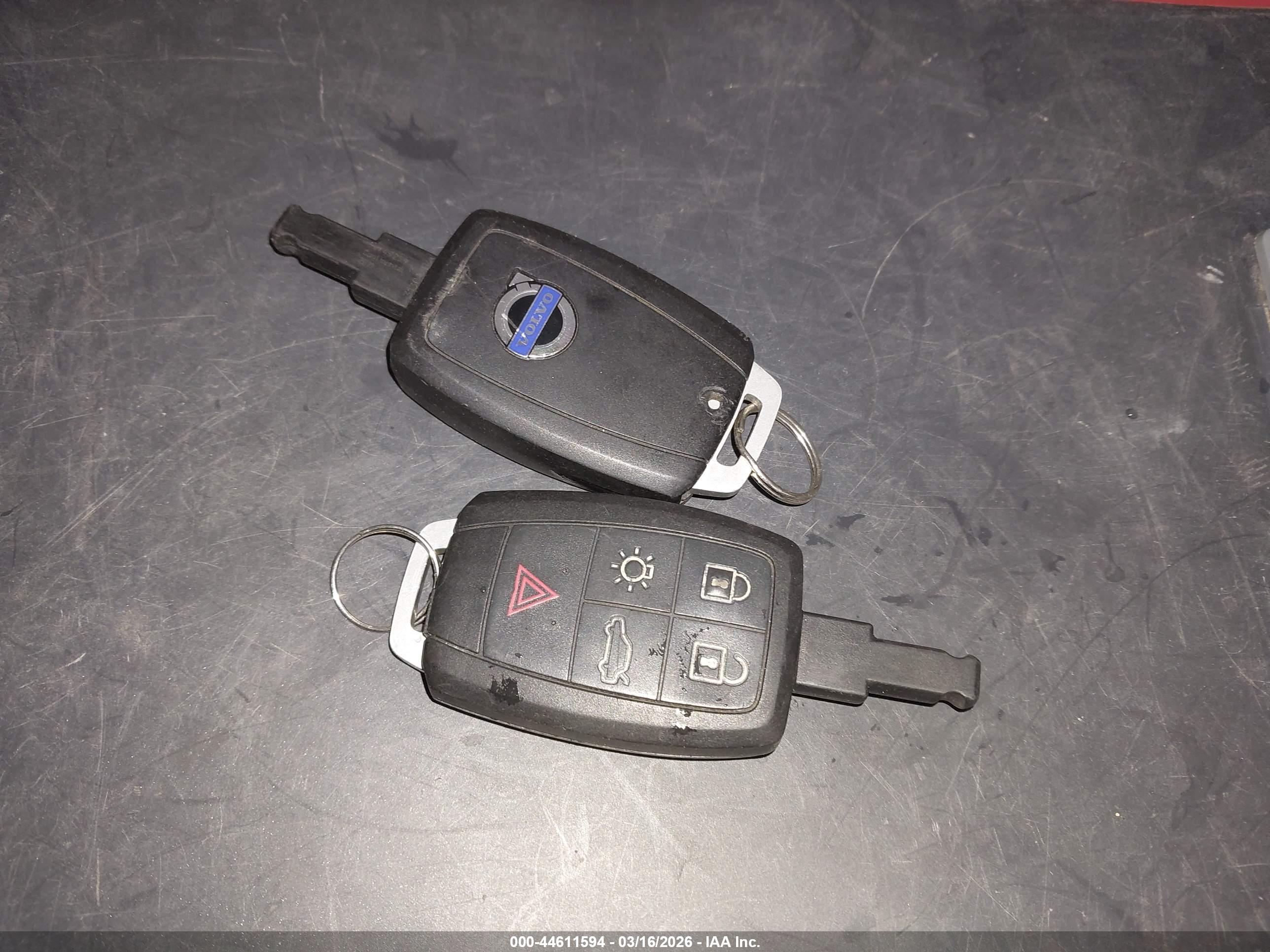 VOLVO C70 image 11