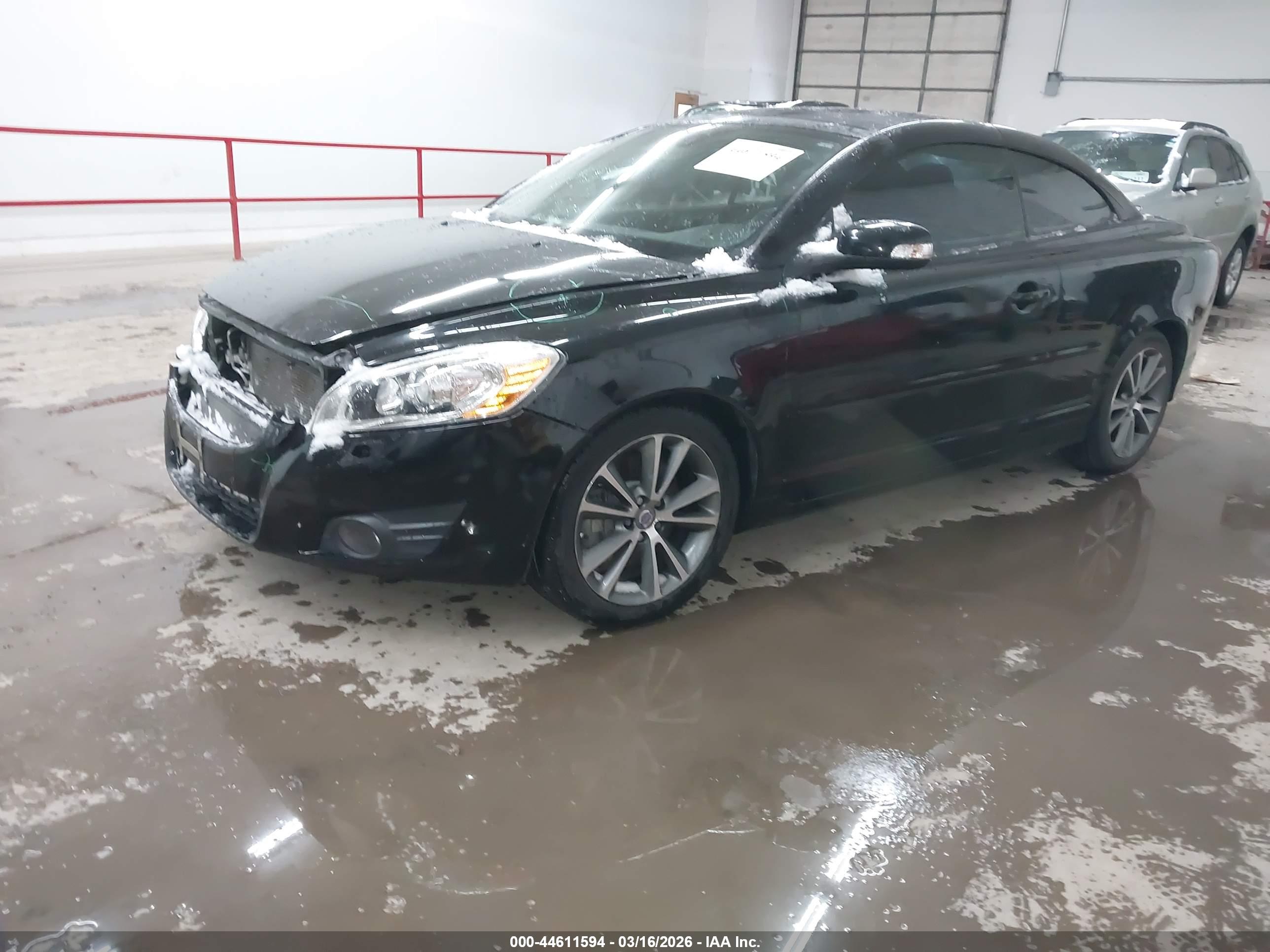 VOLVO C70 image 2