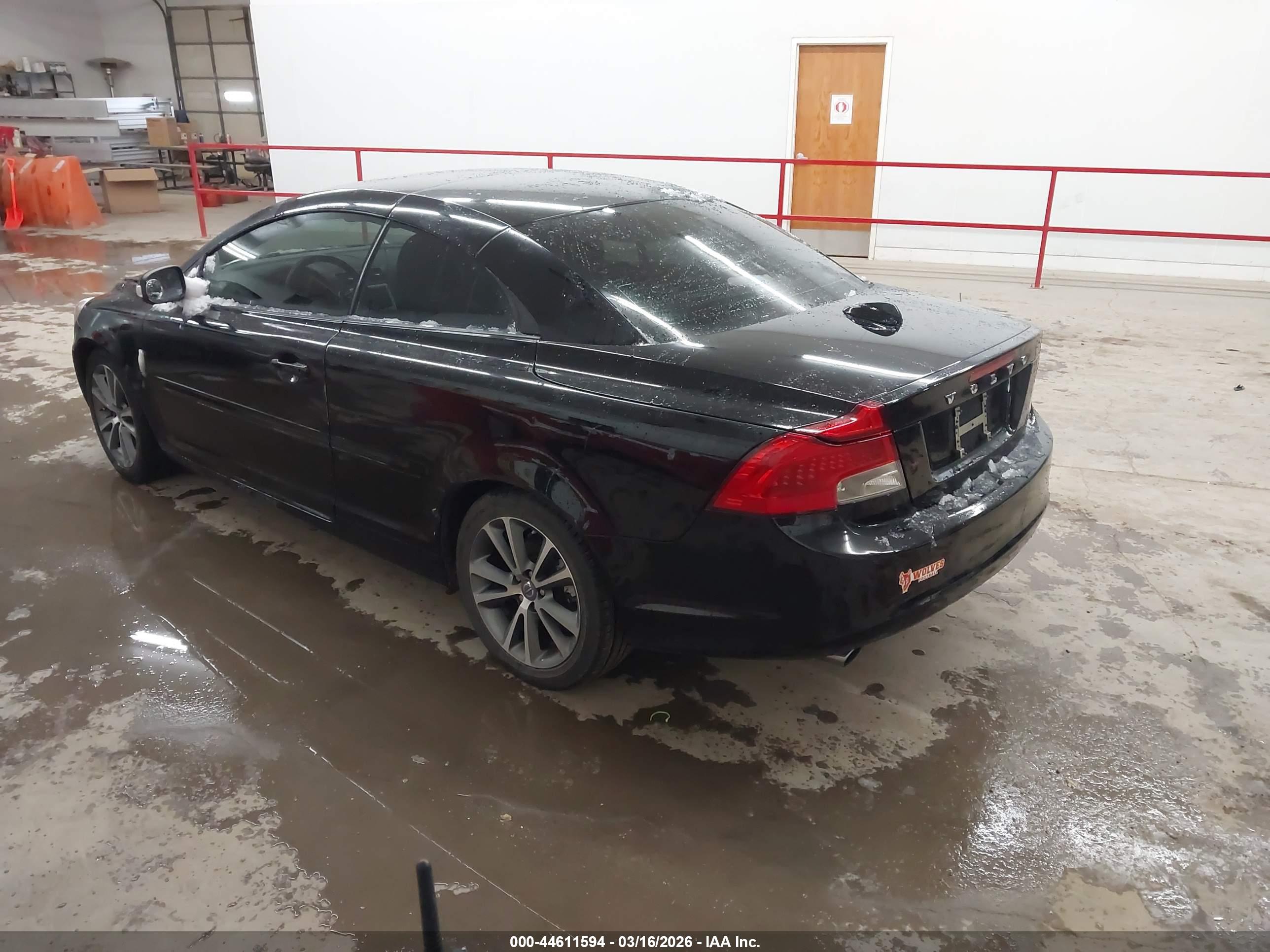 VOLVO C70 image 3