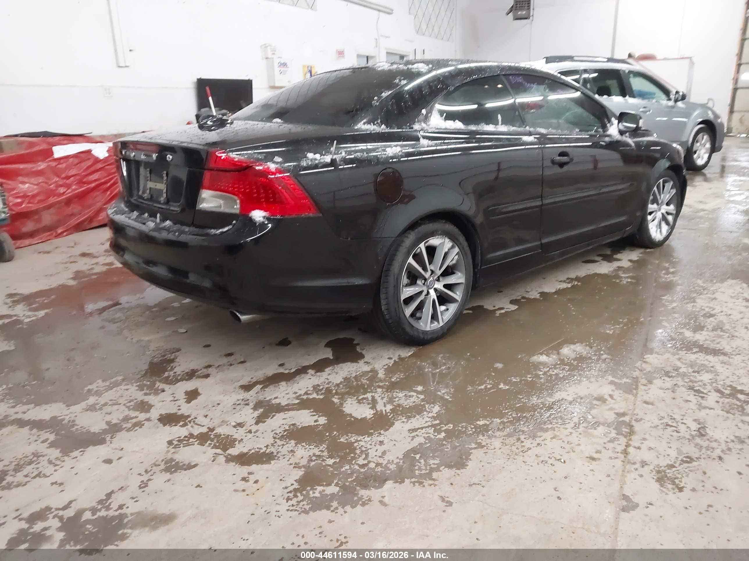 VOLVO C70 image 4