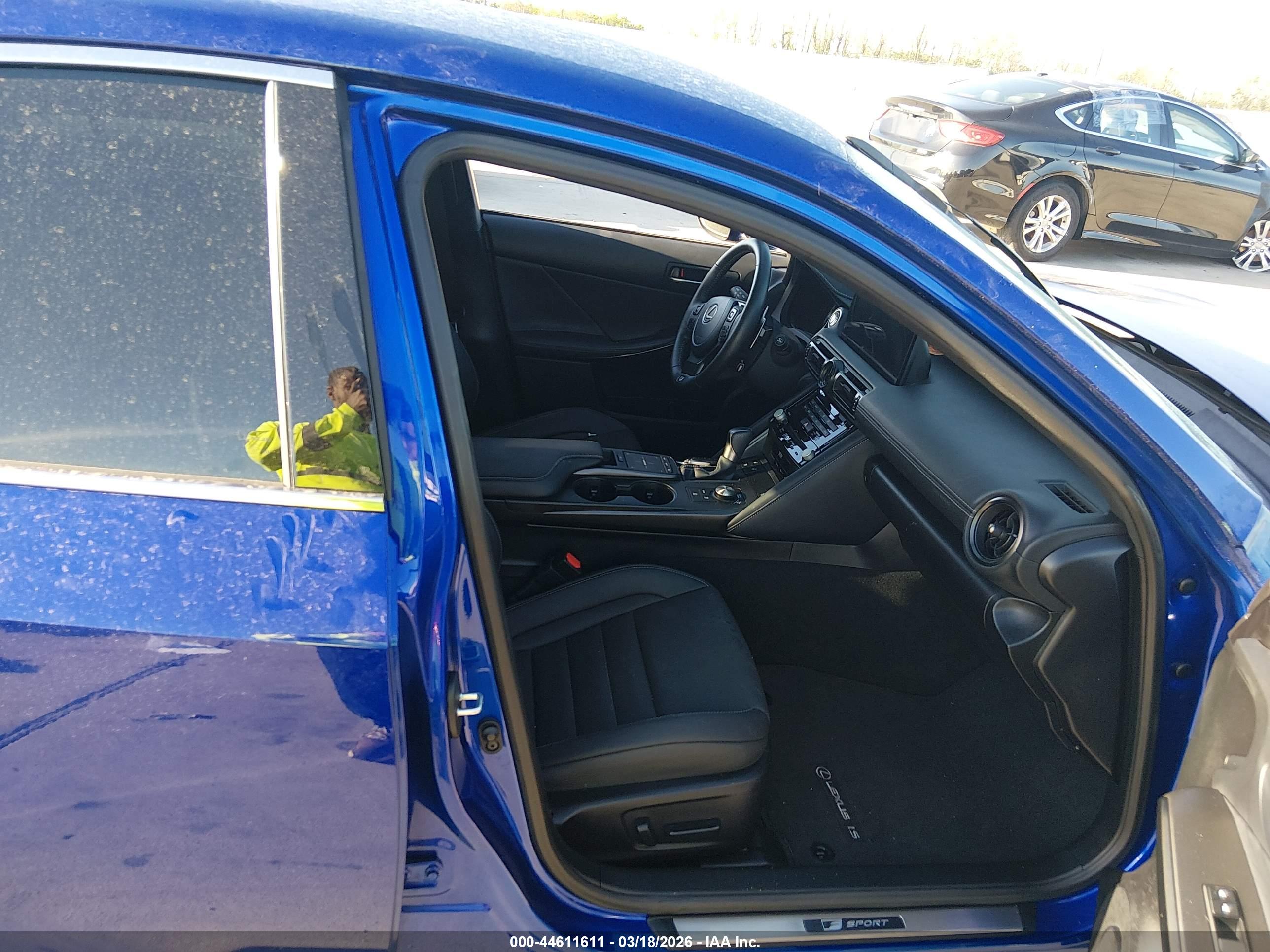 LEXUS IS image 5