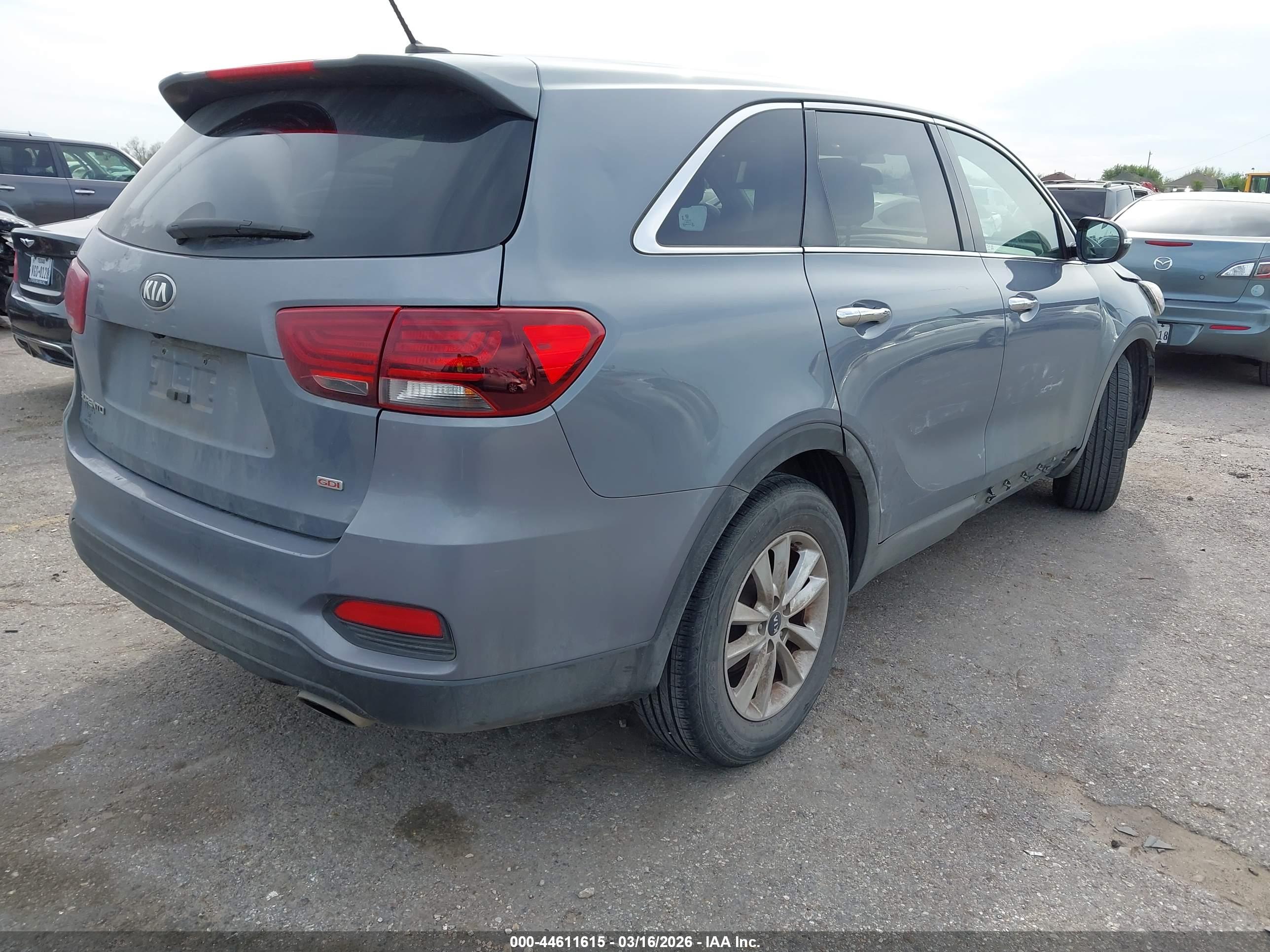 KIA SORENTO image 4