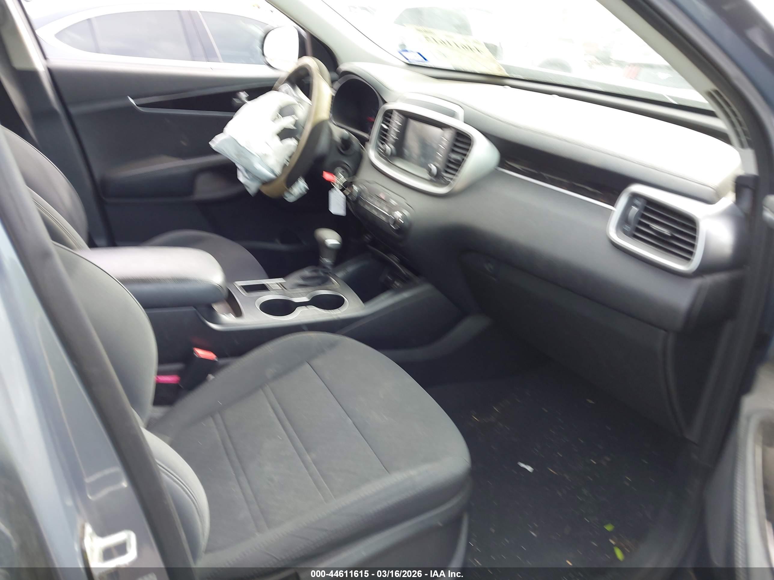 KIA SORENTO image 5