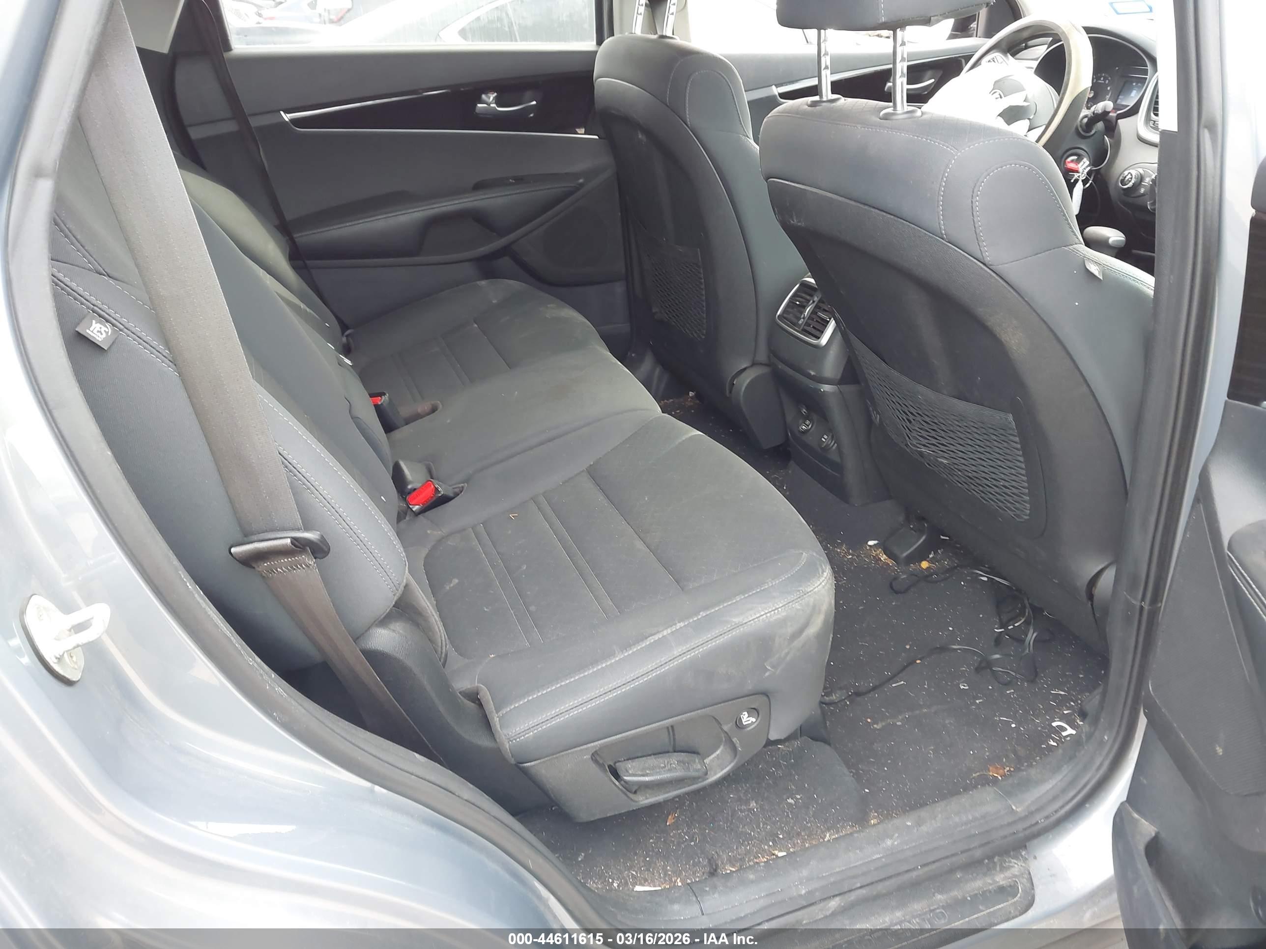 KIA SORENTO image 8