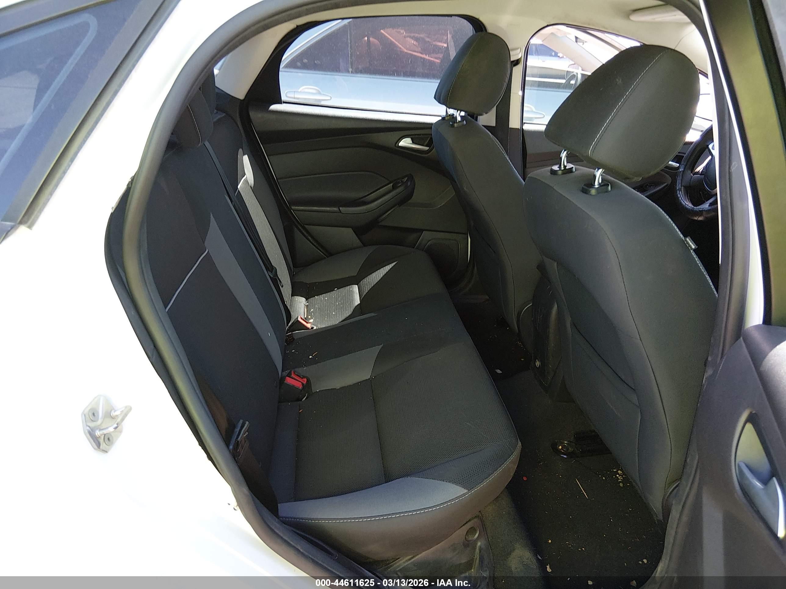 FORD FOCUS image 8