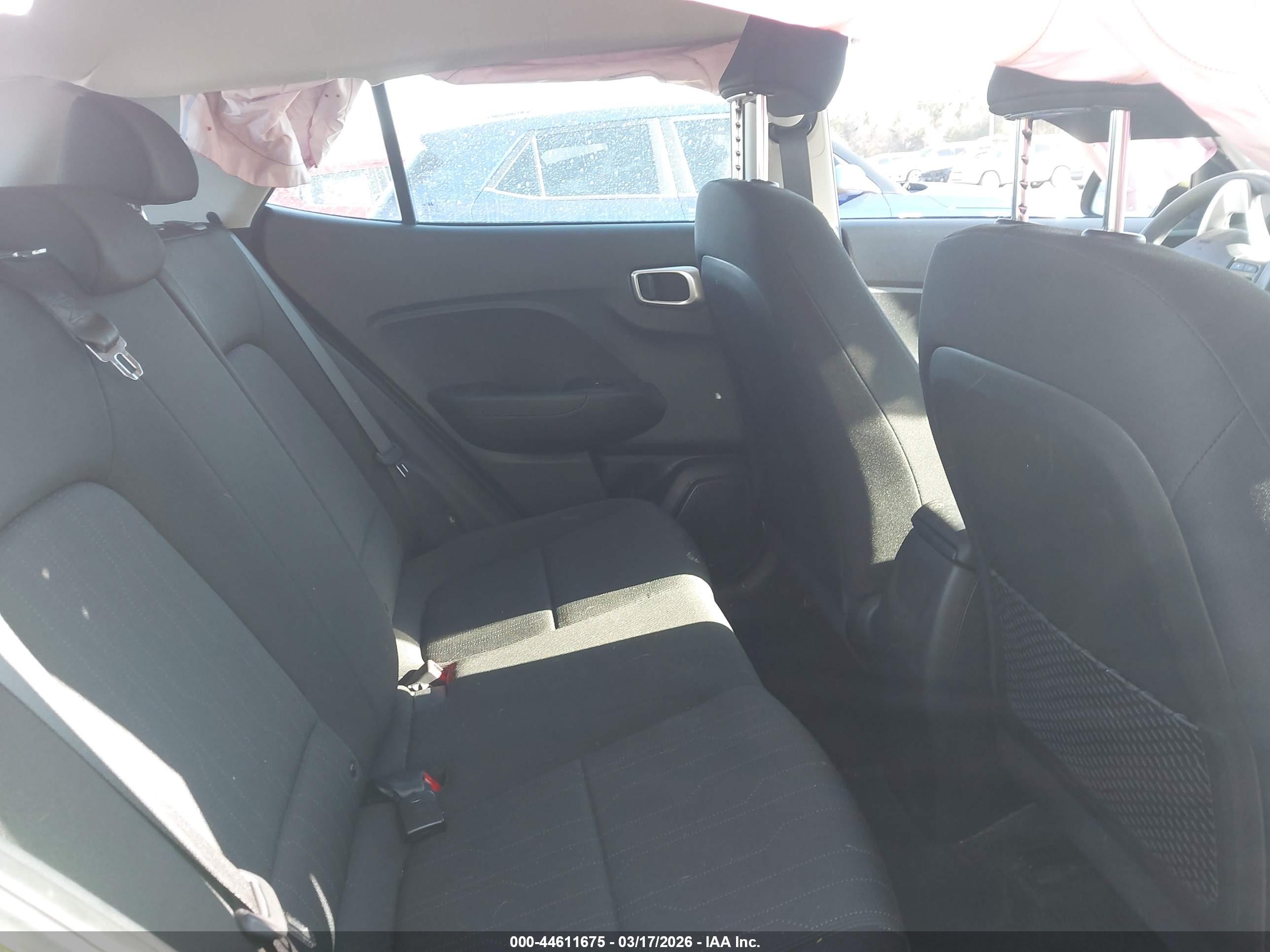 HYUNDAI VENUE image 8