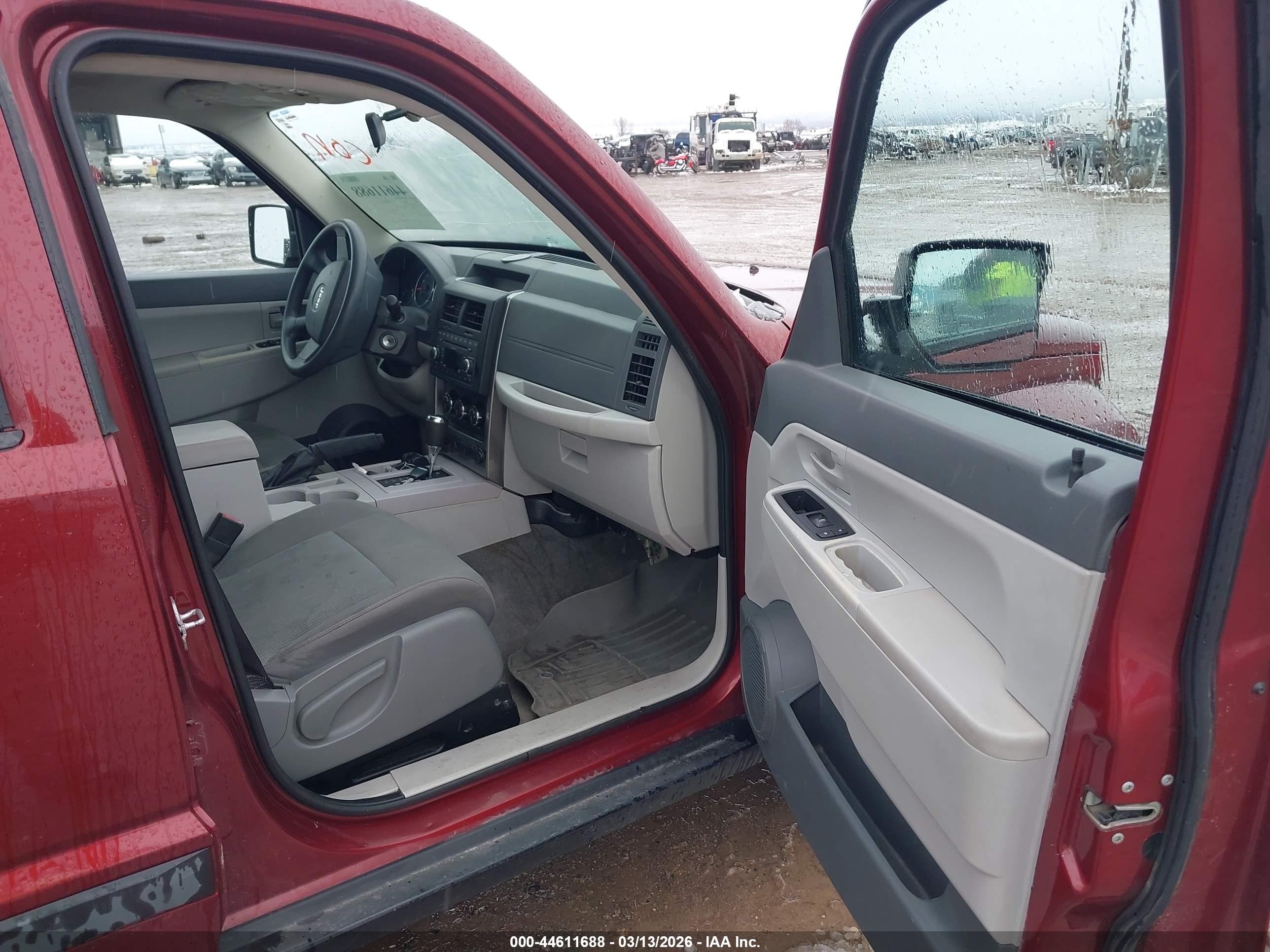 JEEP LIBERTY image 5