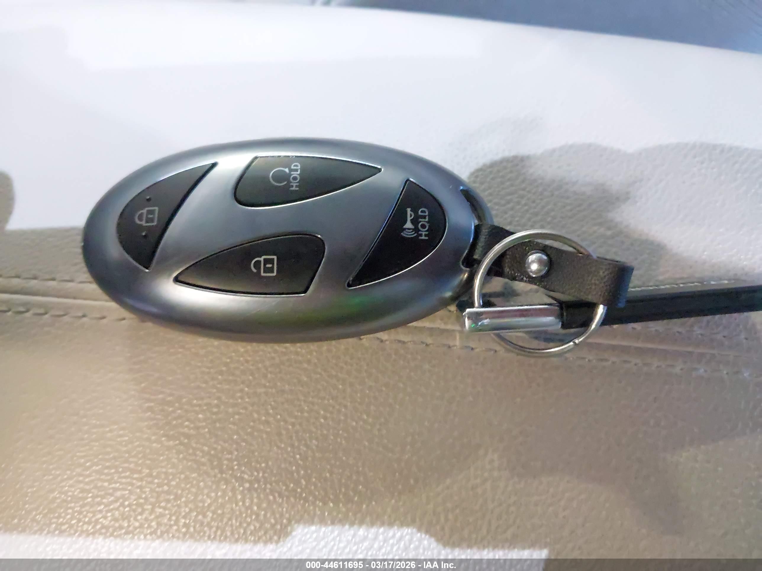 HYUNDAI TUCSON image 11