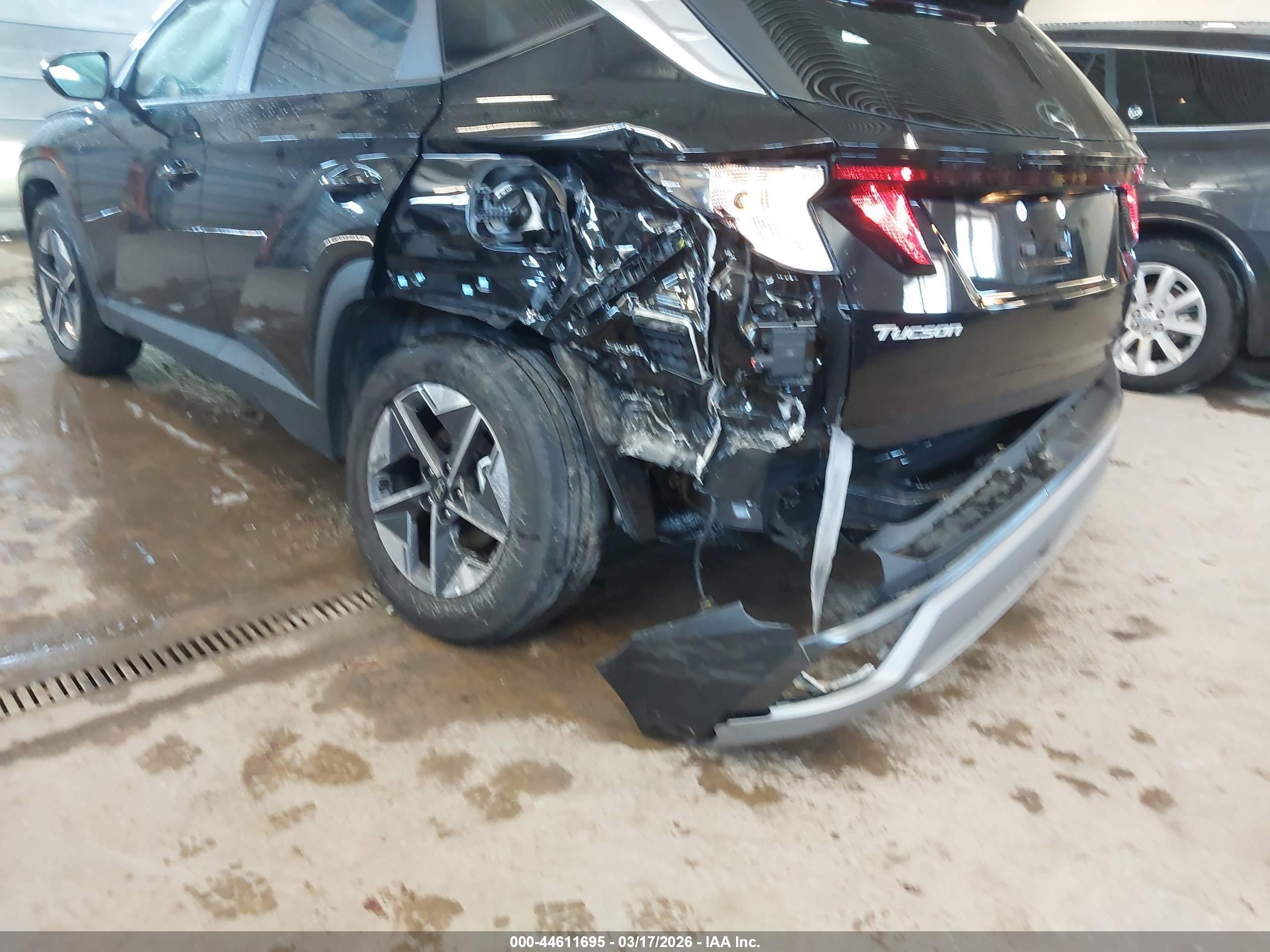 HYUNDAI TUCSON image 6