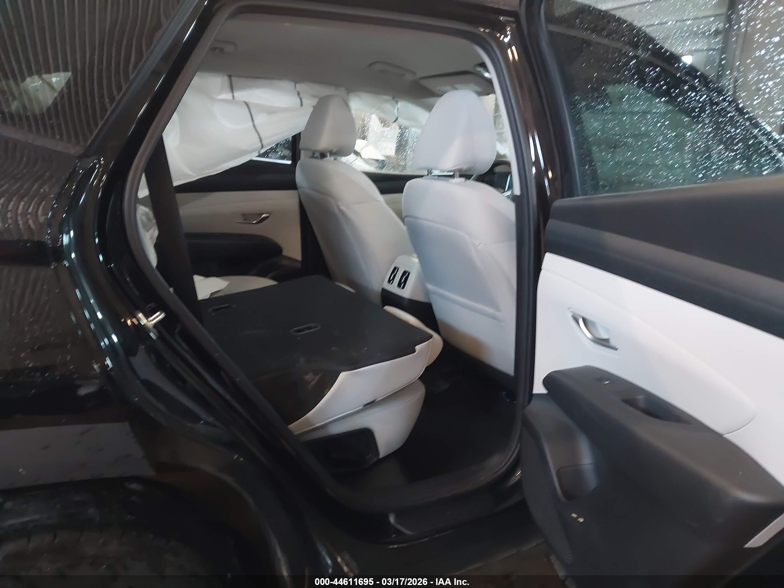 HYUNDAI TUCSON image 8