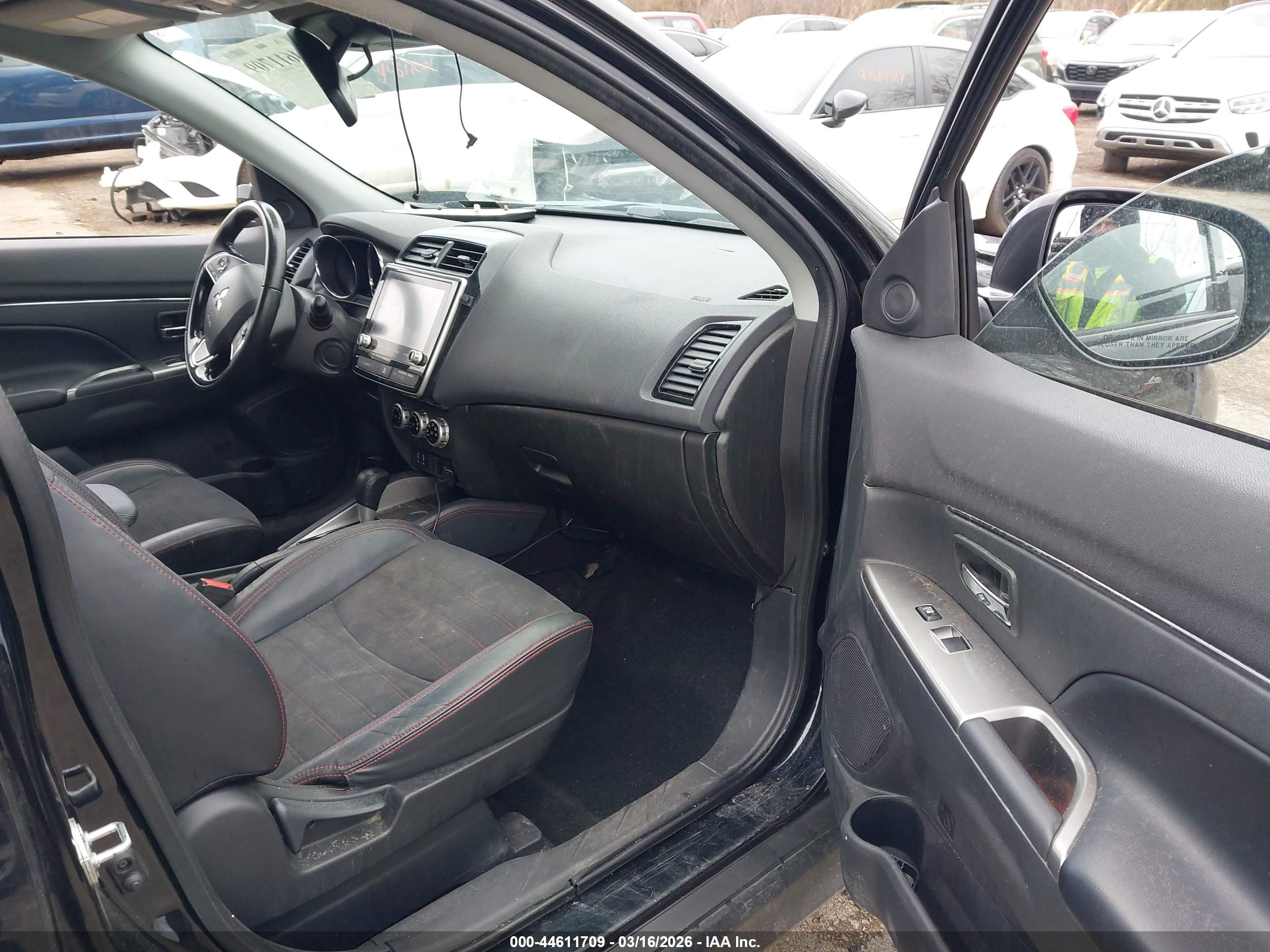 MITSUBISHI OUTLANDER image 5